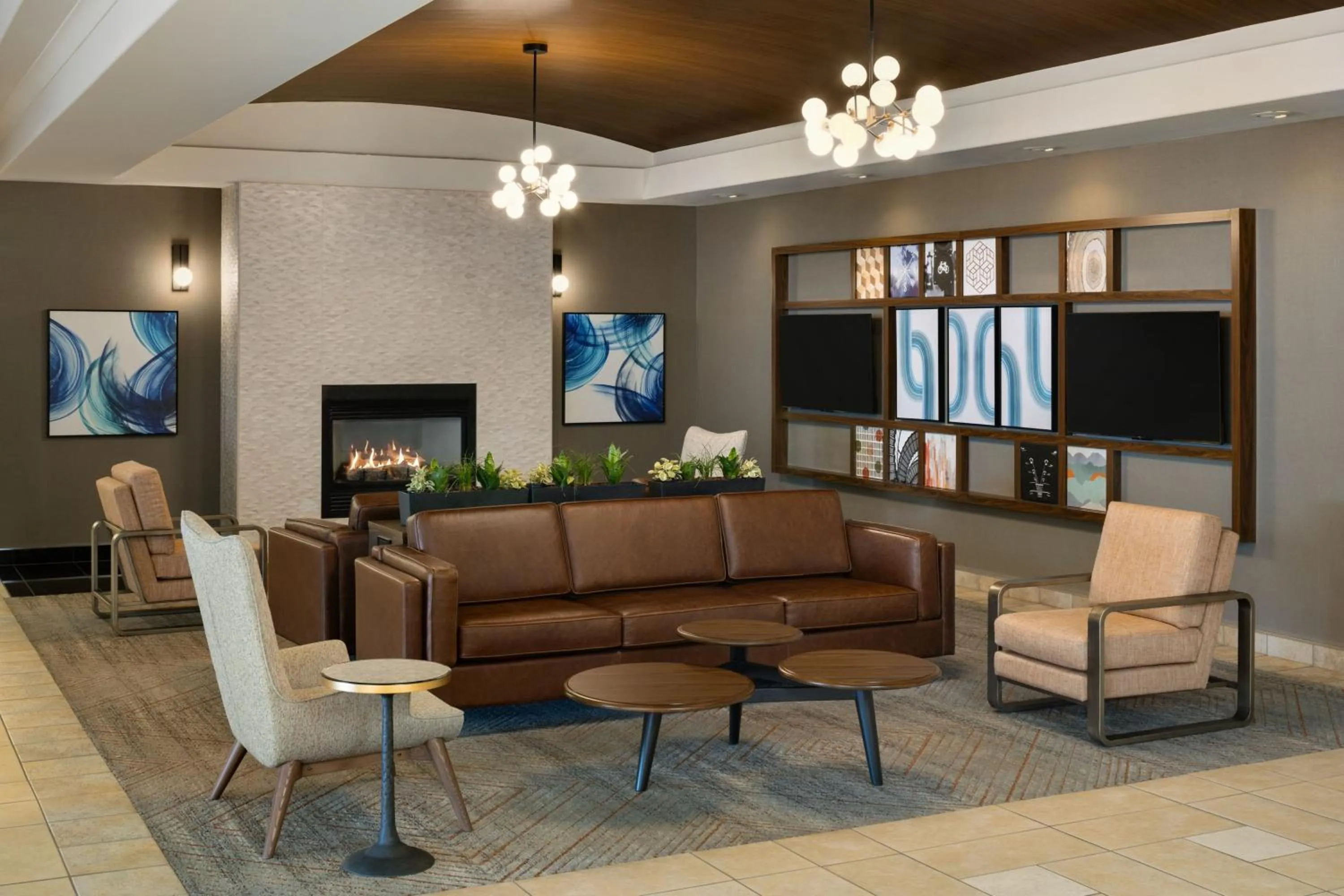 Lobby or reception in Four Points by Sheraton Edmonton South