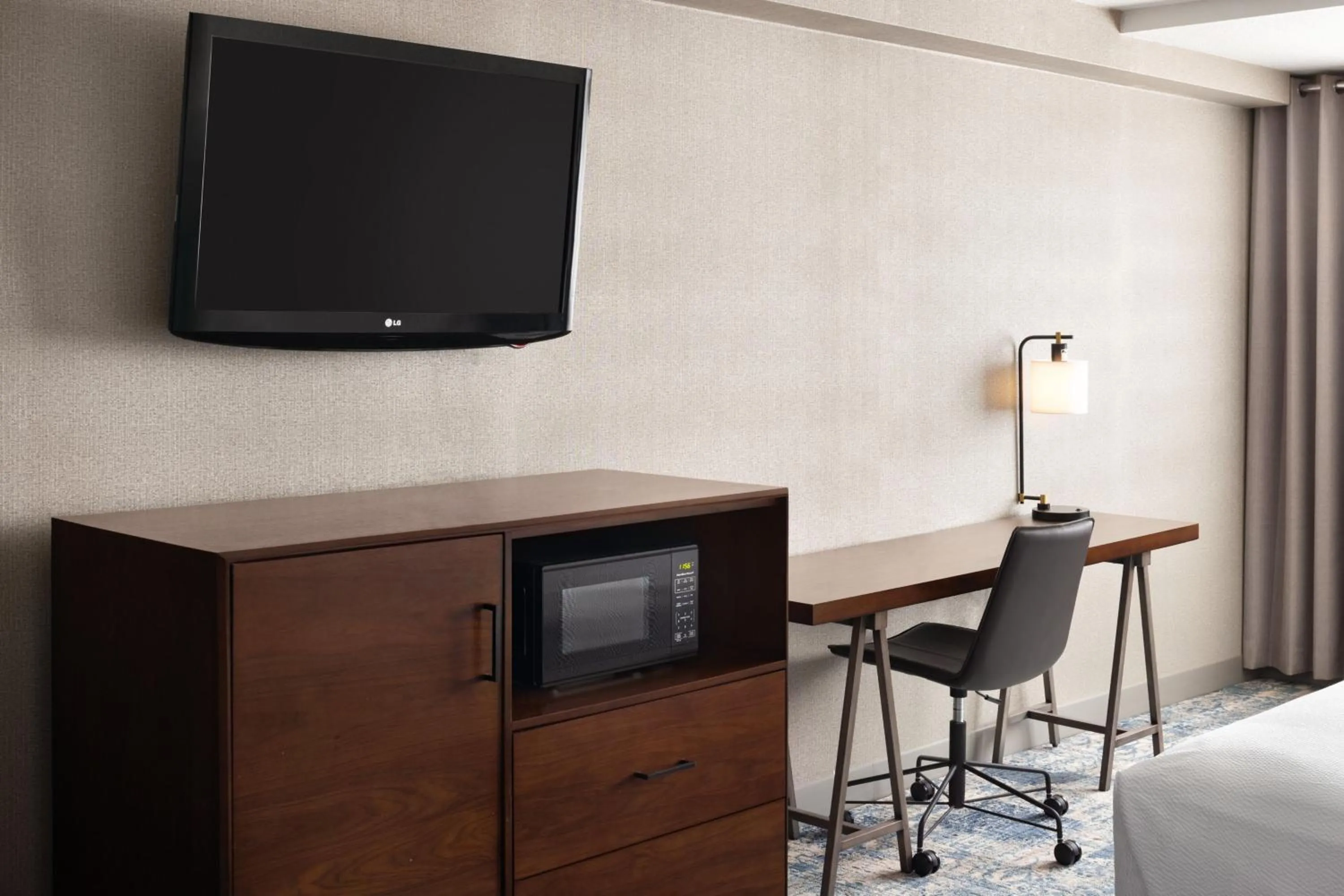 Photo of the whole room, Bed in Four Points by Sheraton Edmonton South