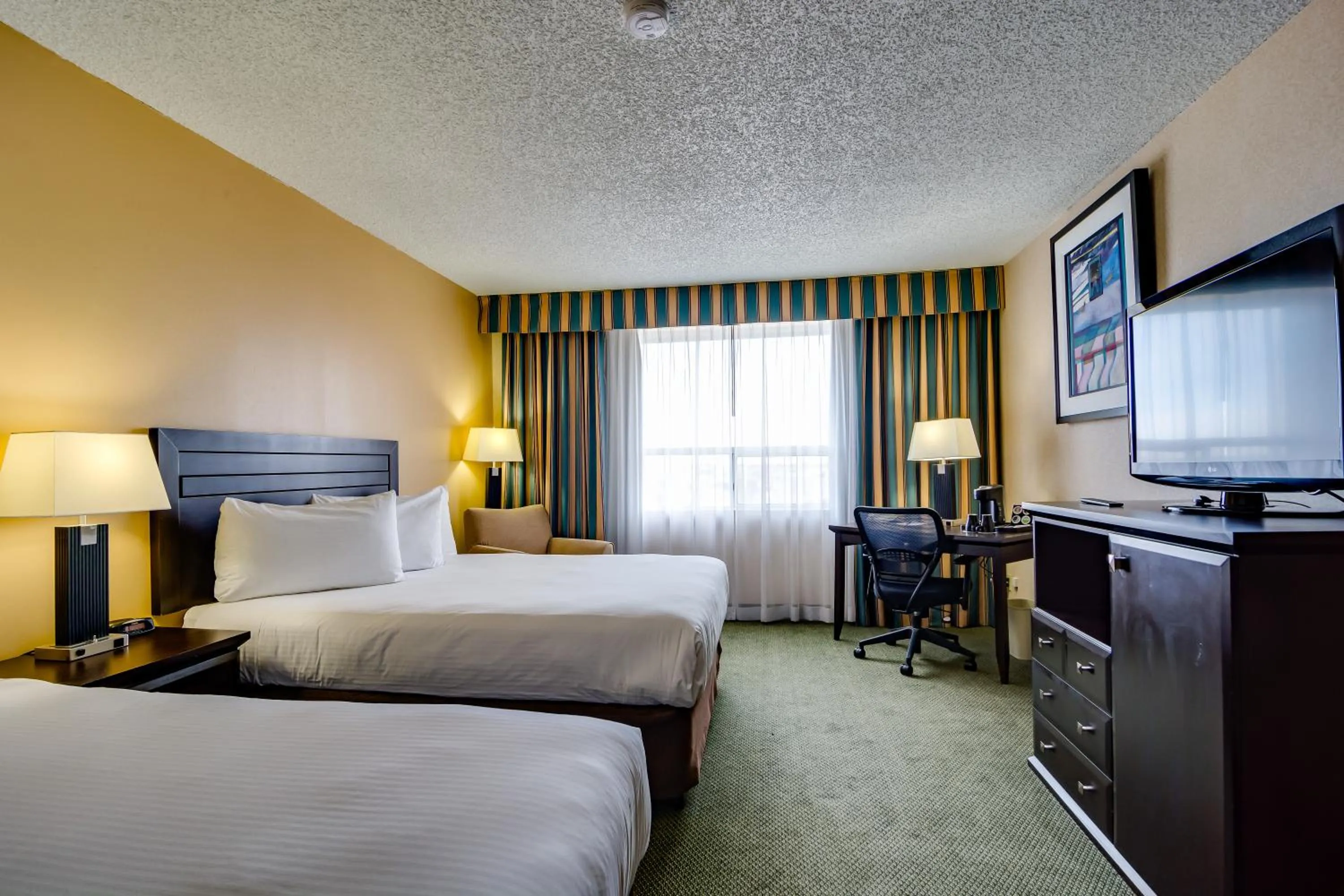 Photo of the whole room, Bed in Sawridge Inn and Conference Centre Edmonton South