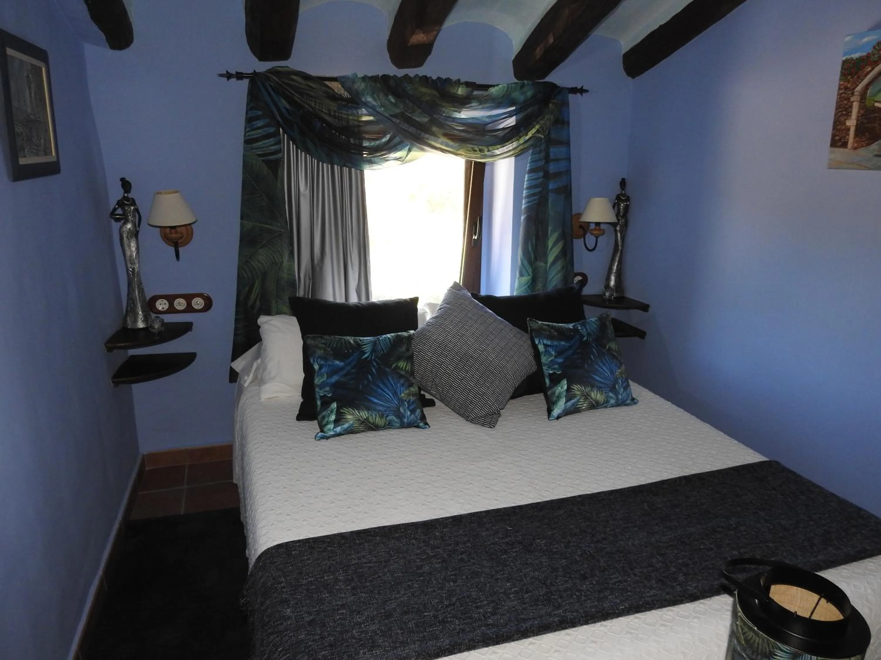 Bed in El Molí de Pontons suites con jacuzzi spa