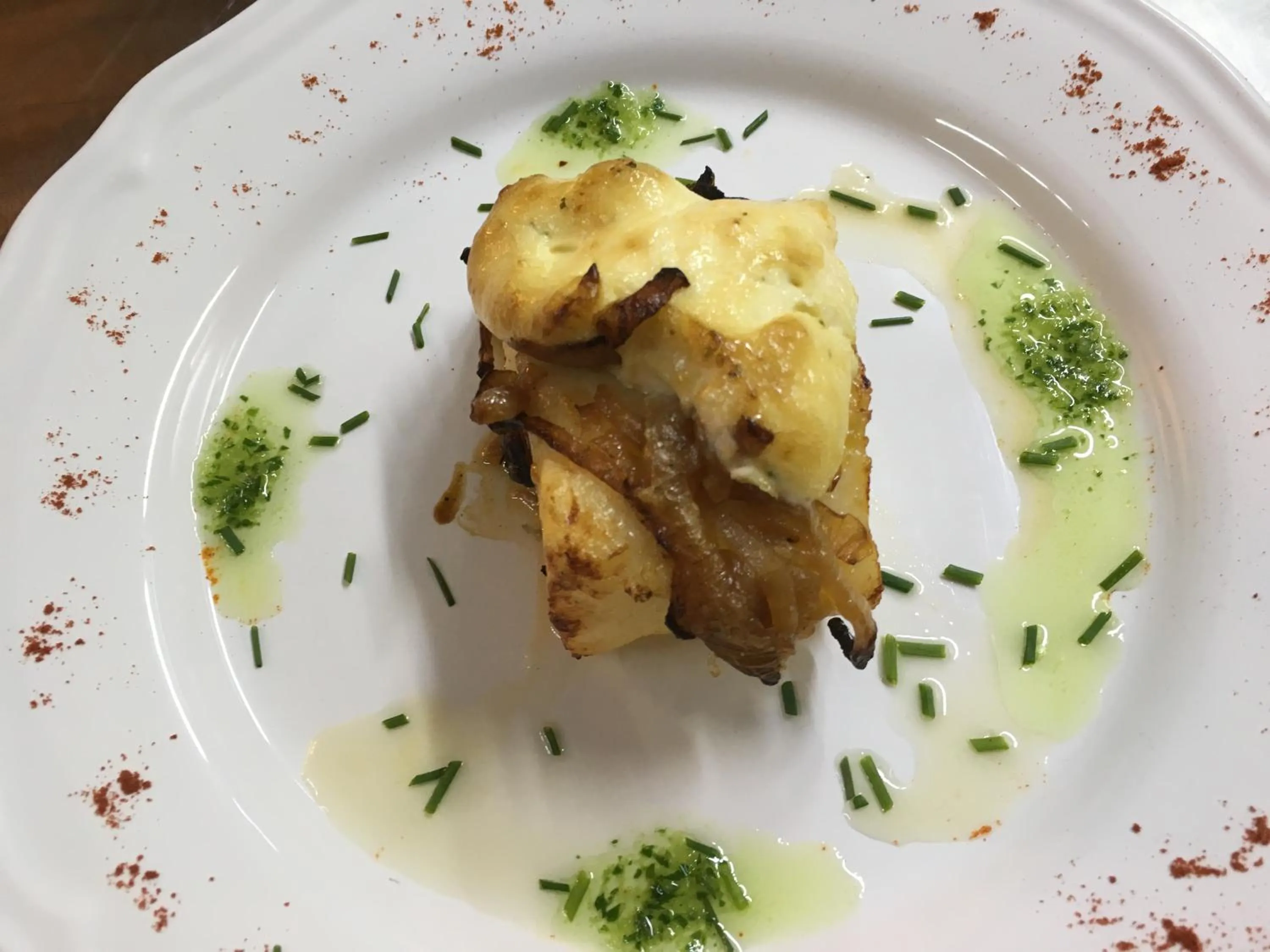 Restaurant/places to eat in El Molí de Pontons suites con jacuzzi spa