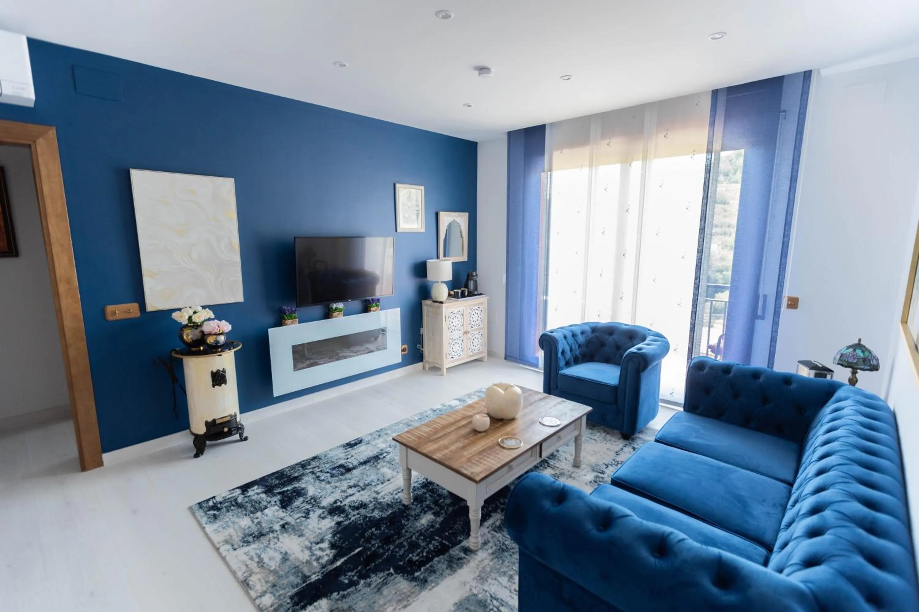 TV and multimedia in El Molí de Pontons suites con jacuzzi spa