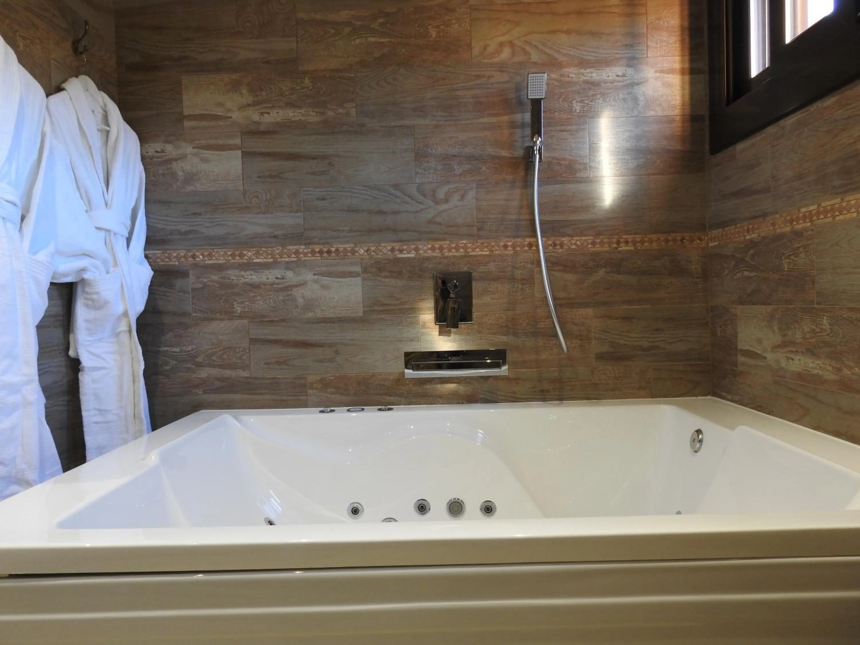 Hot Tub in El Molí de Pontons suites con jacuzzi spa