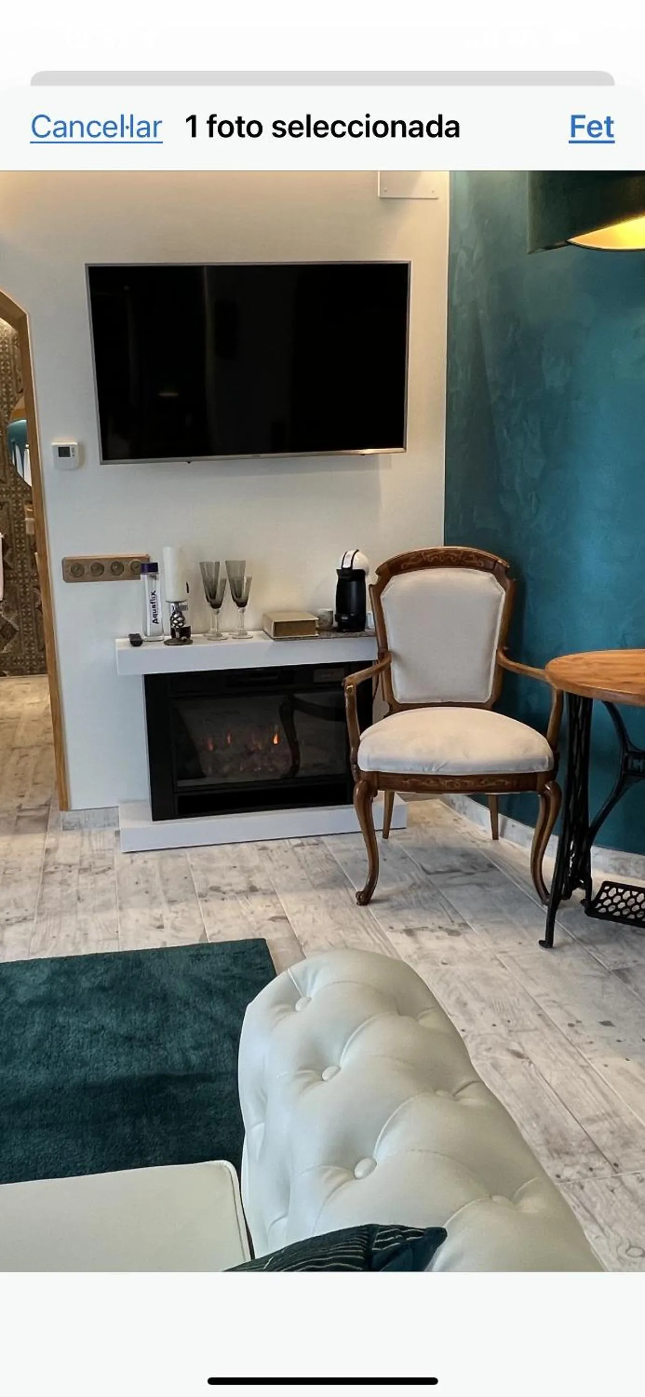 TV and multimedia in El Molí de Pontons suites con jacuzzi spa