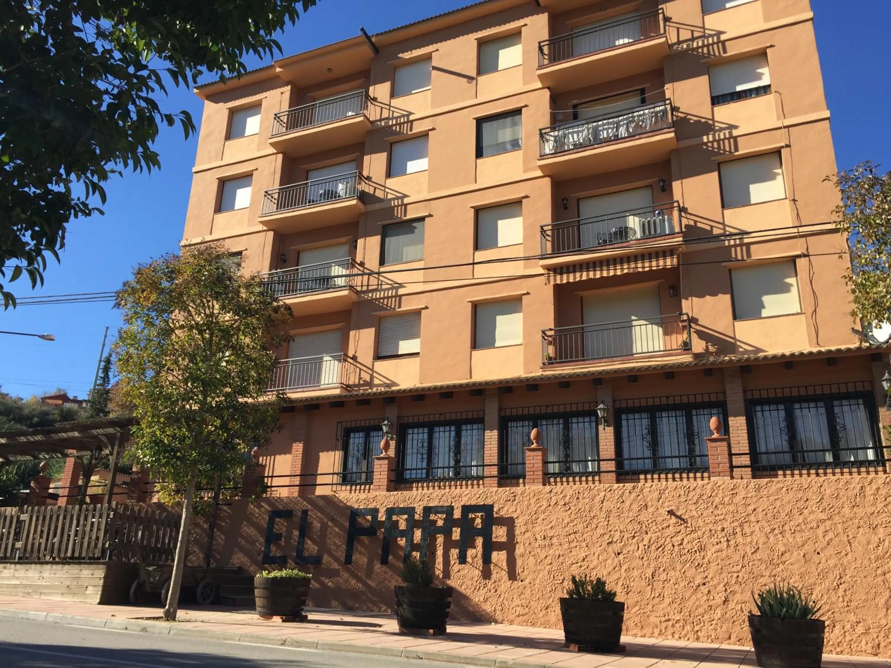 Property building in El Molí de Pontons suites con jacuzzi spa