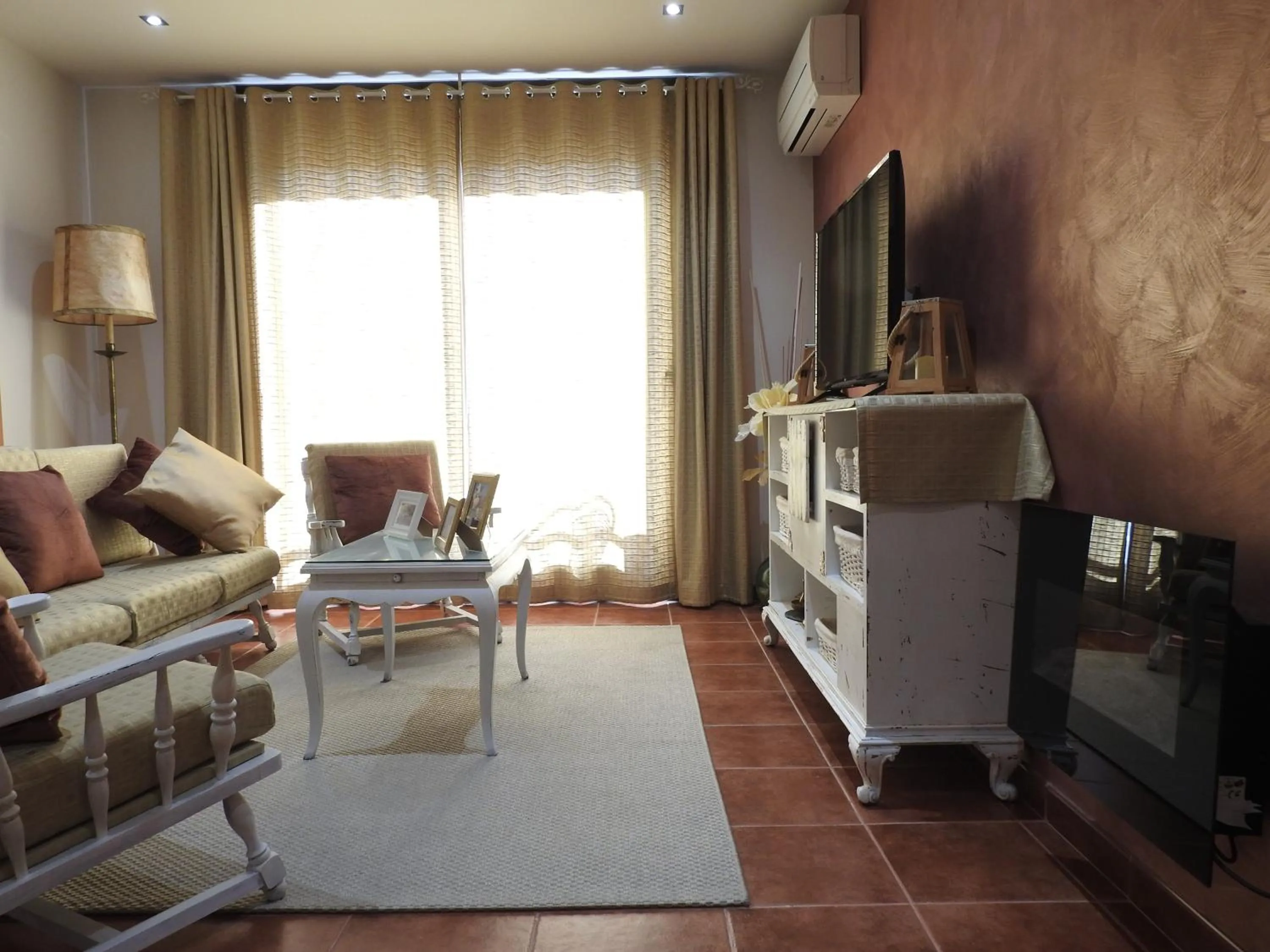 Living room in El Molí de Pontons suites con jacuzzi spa