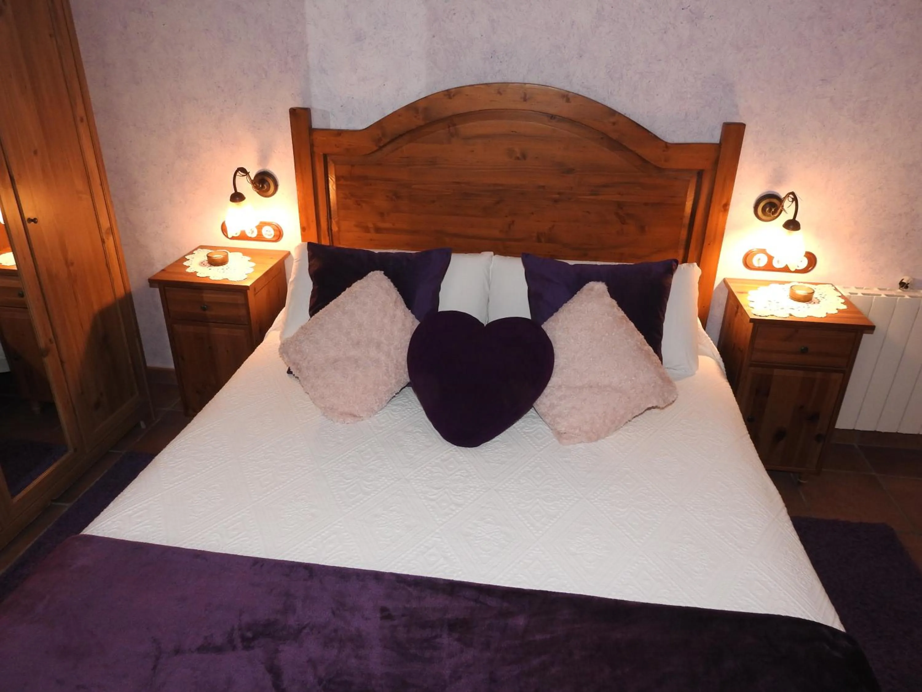 Bed in El Molí de Pontons suites con jacuzzi spa