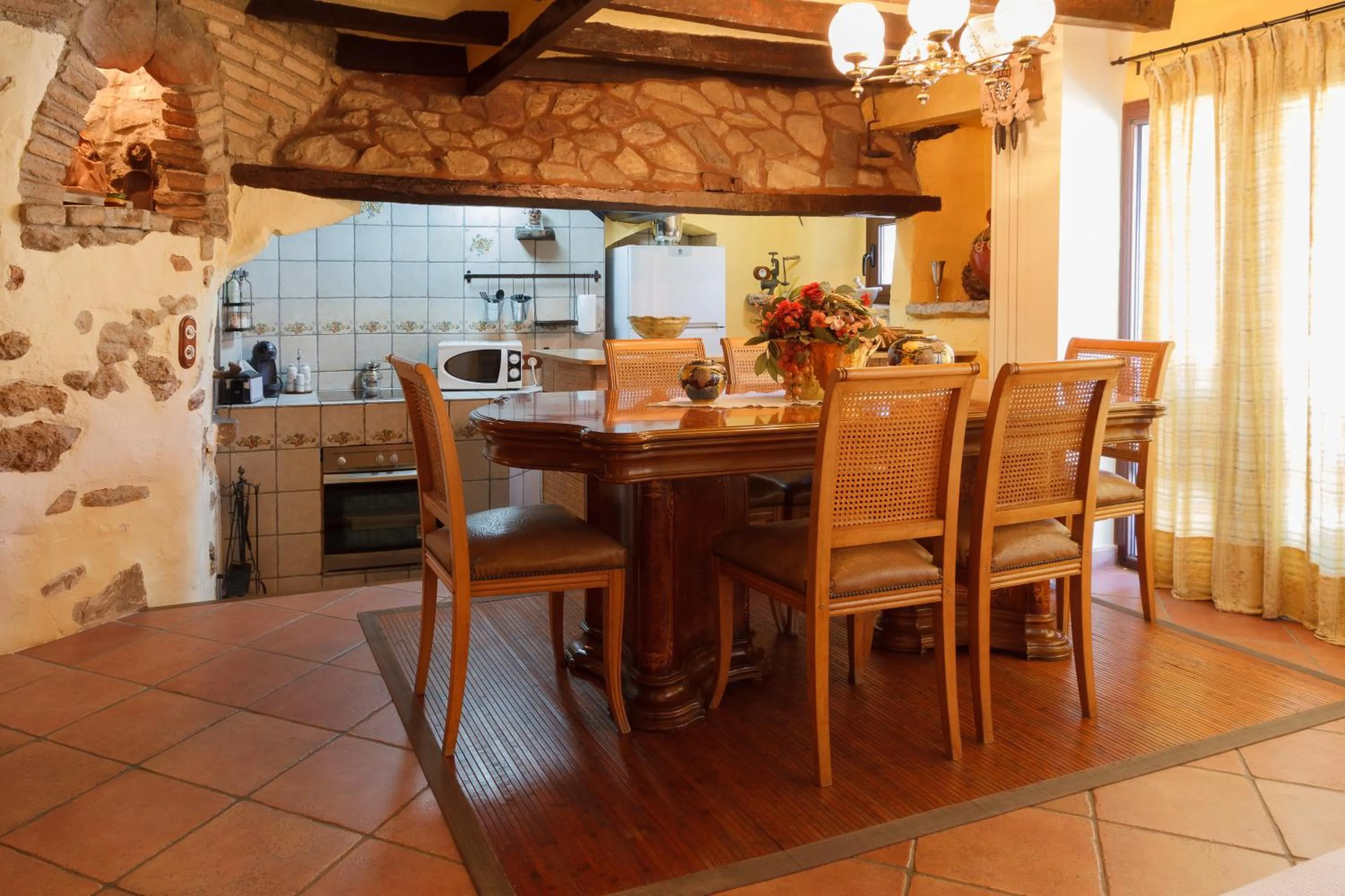 Kitchen or kitchenette in El Molí de Pontons suites con jacuzzi spa