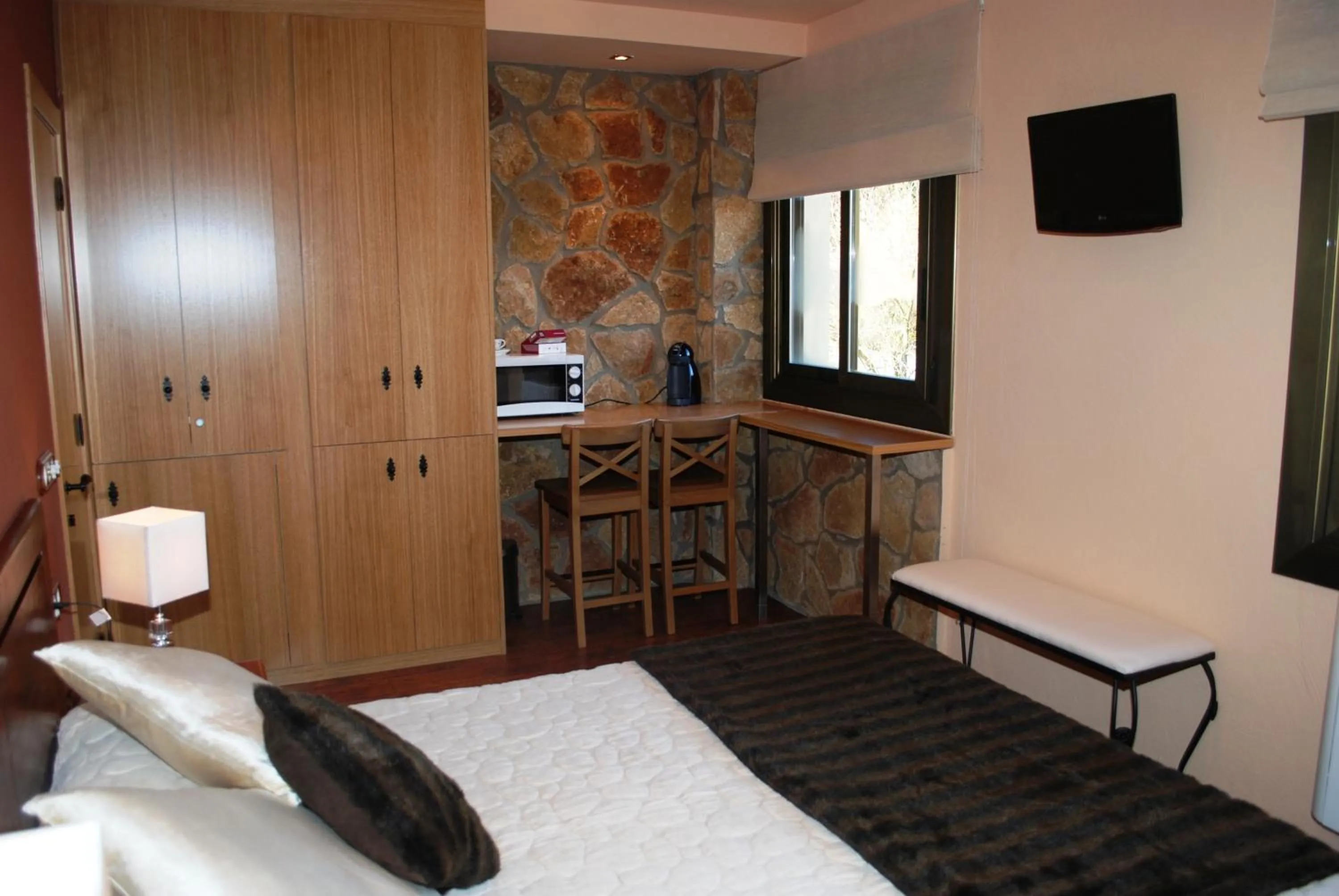 Bed in El Molí de Pontons suites con jacuzzi spa