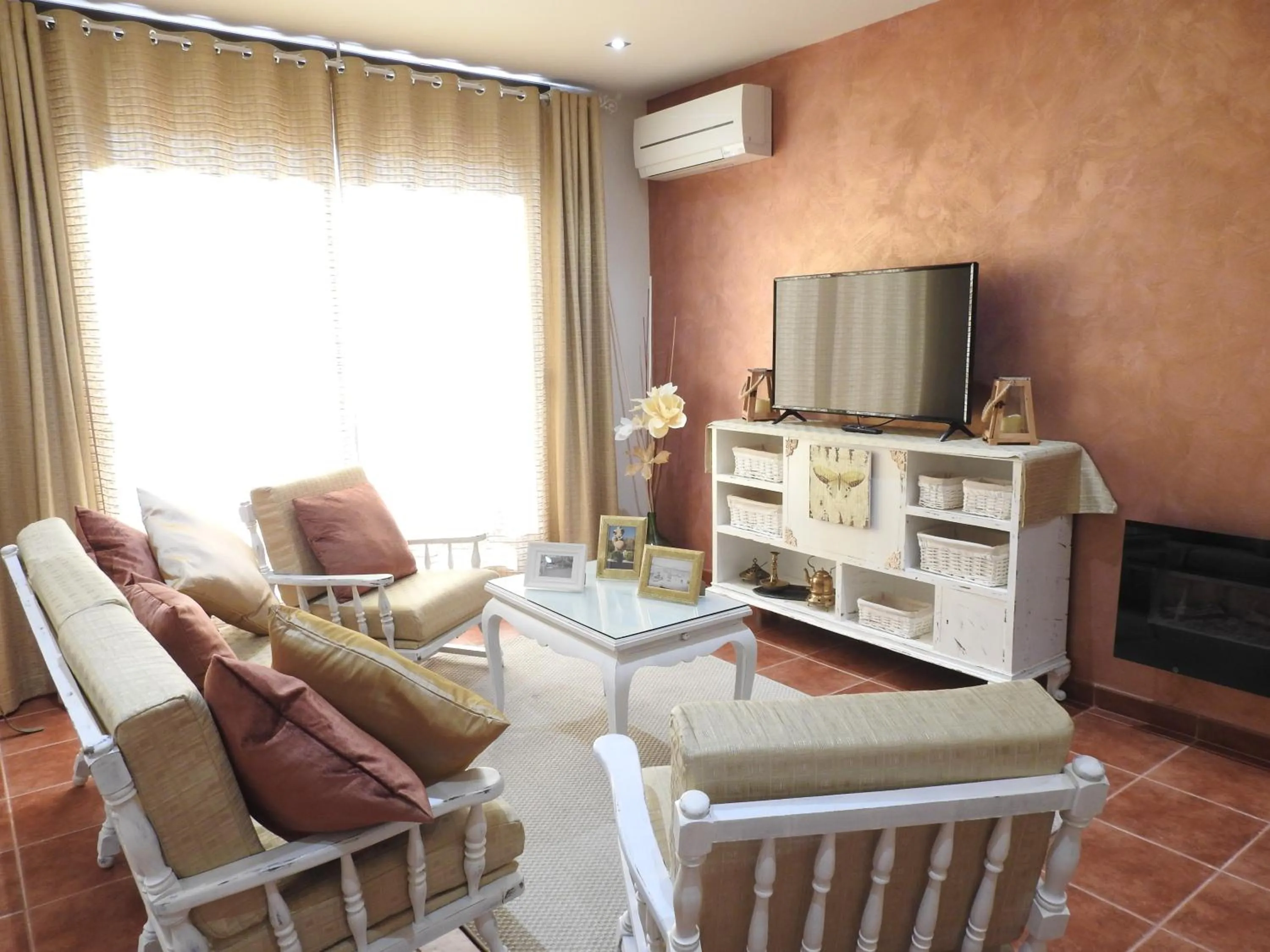 TV and multimedia in El Molí de Pontons suites con jacuzzi spa