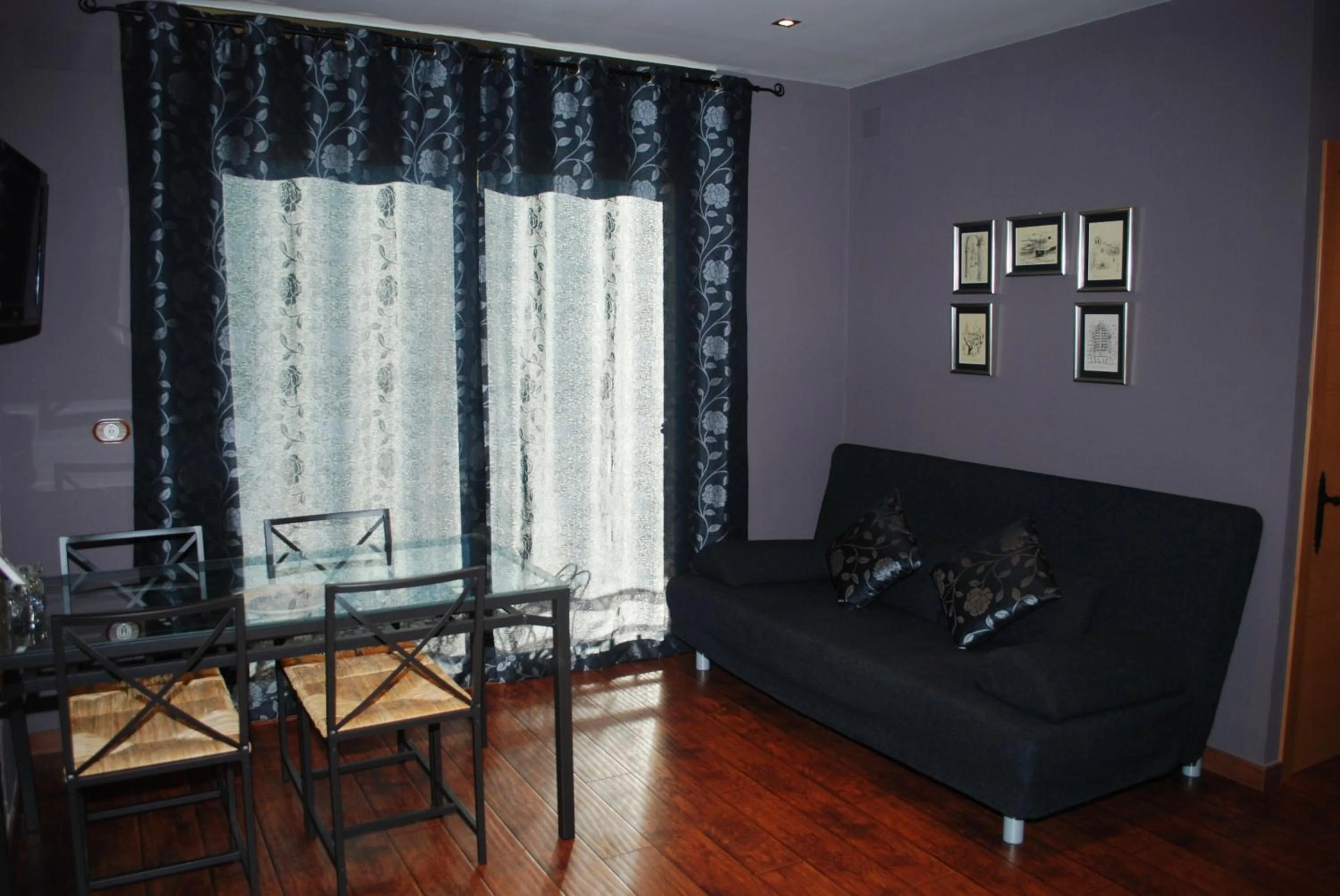 Living room in El Molí de Pontons suites con jacuzzi spa