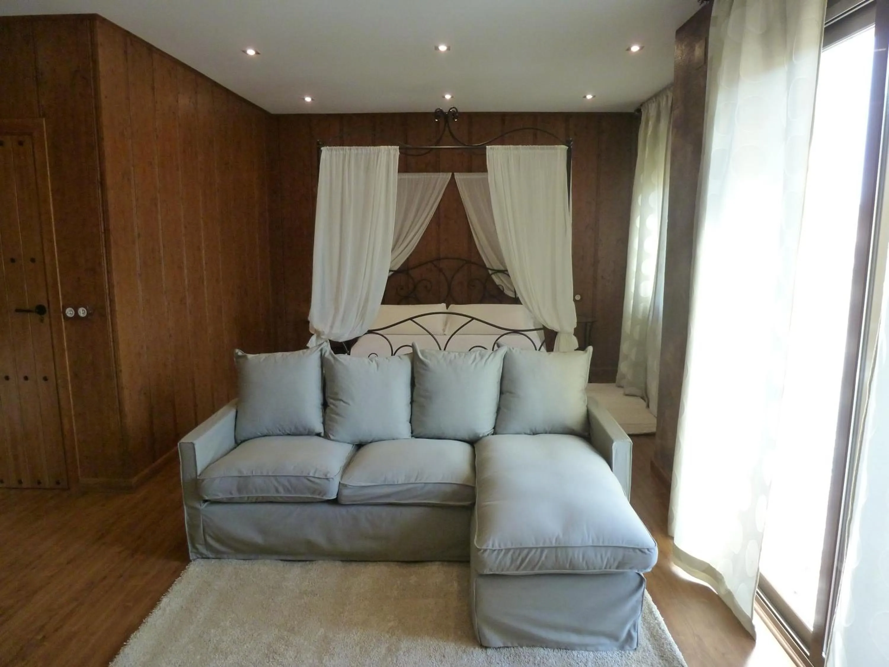 Bed in El Molí de Pontons suites con jacuzzi spa