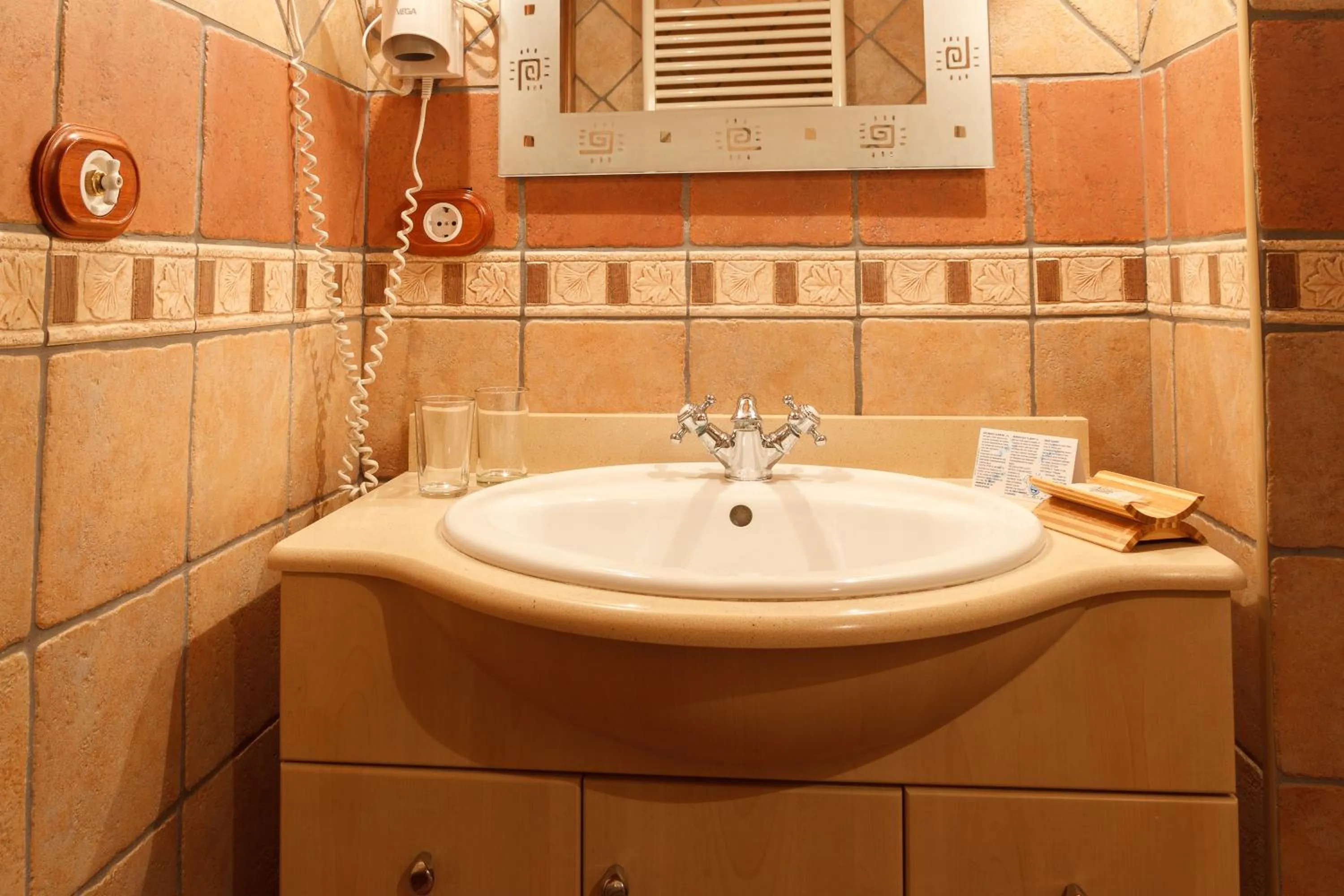 Bathroom in El Molí de Pontons suites con jacuzzi spa