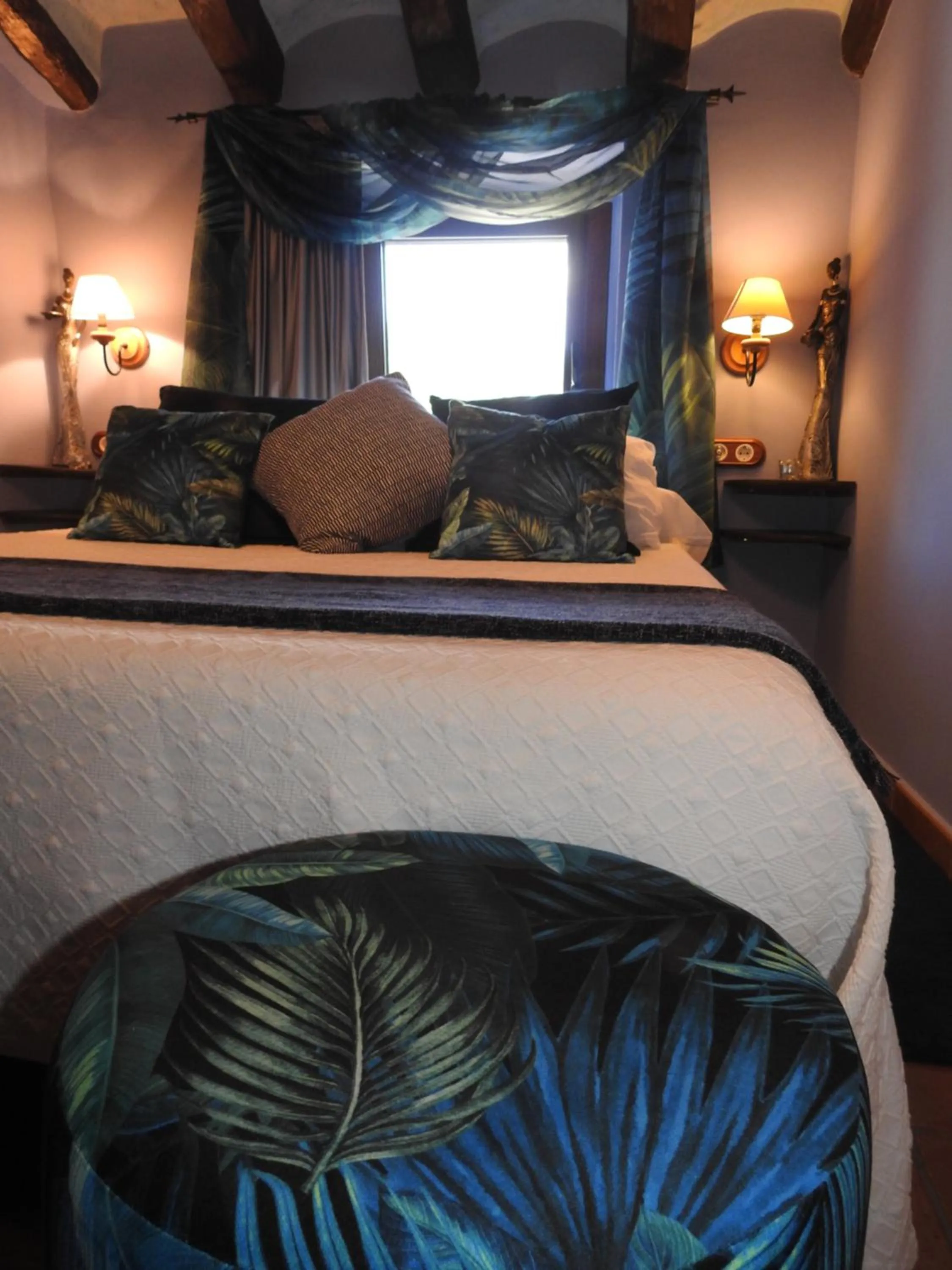 Bed in El Molí de Pontons suites con jacuzzi spa