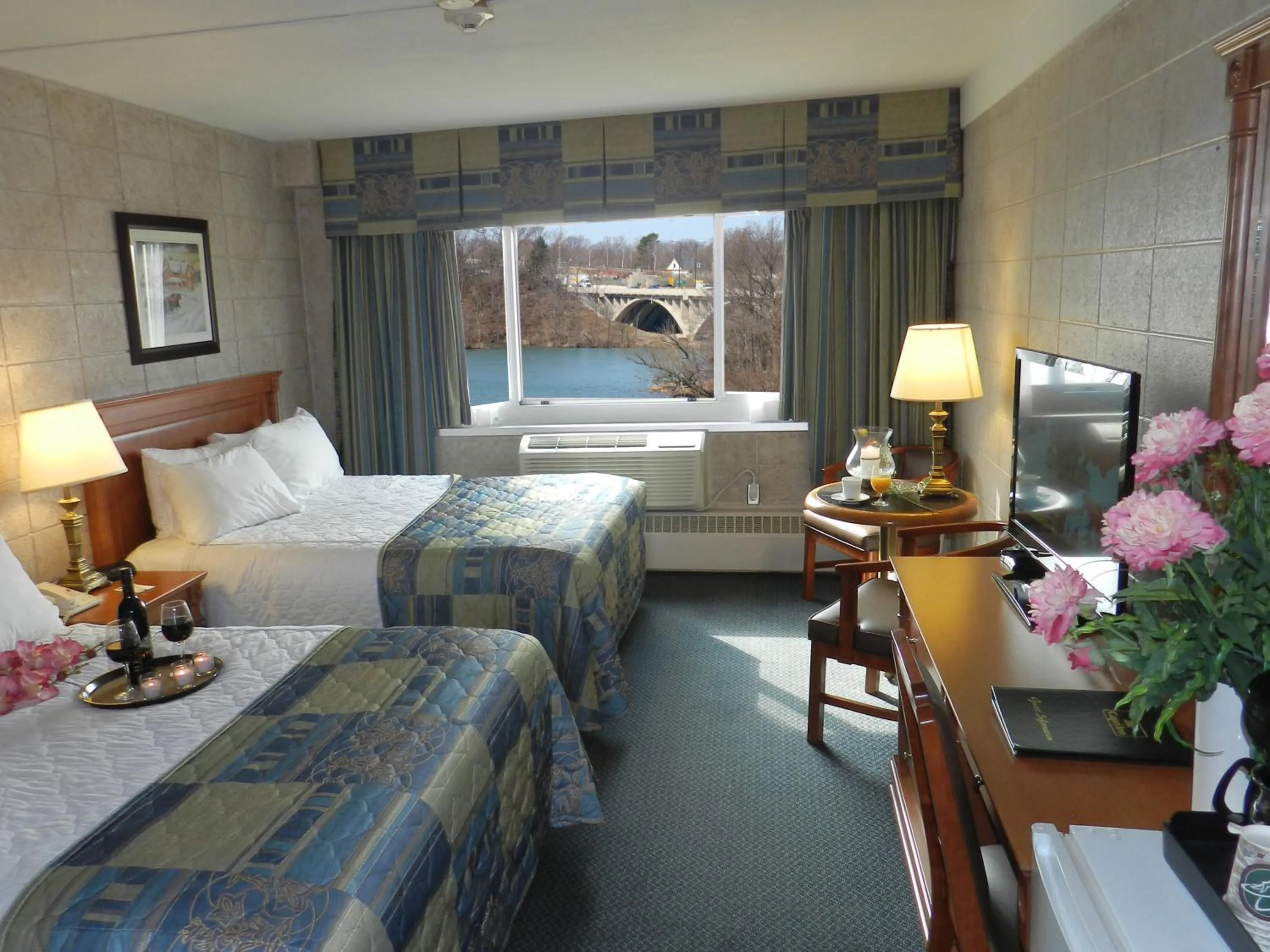 Photo of the whole room, Bed in Capri Inn