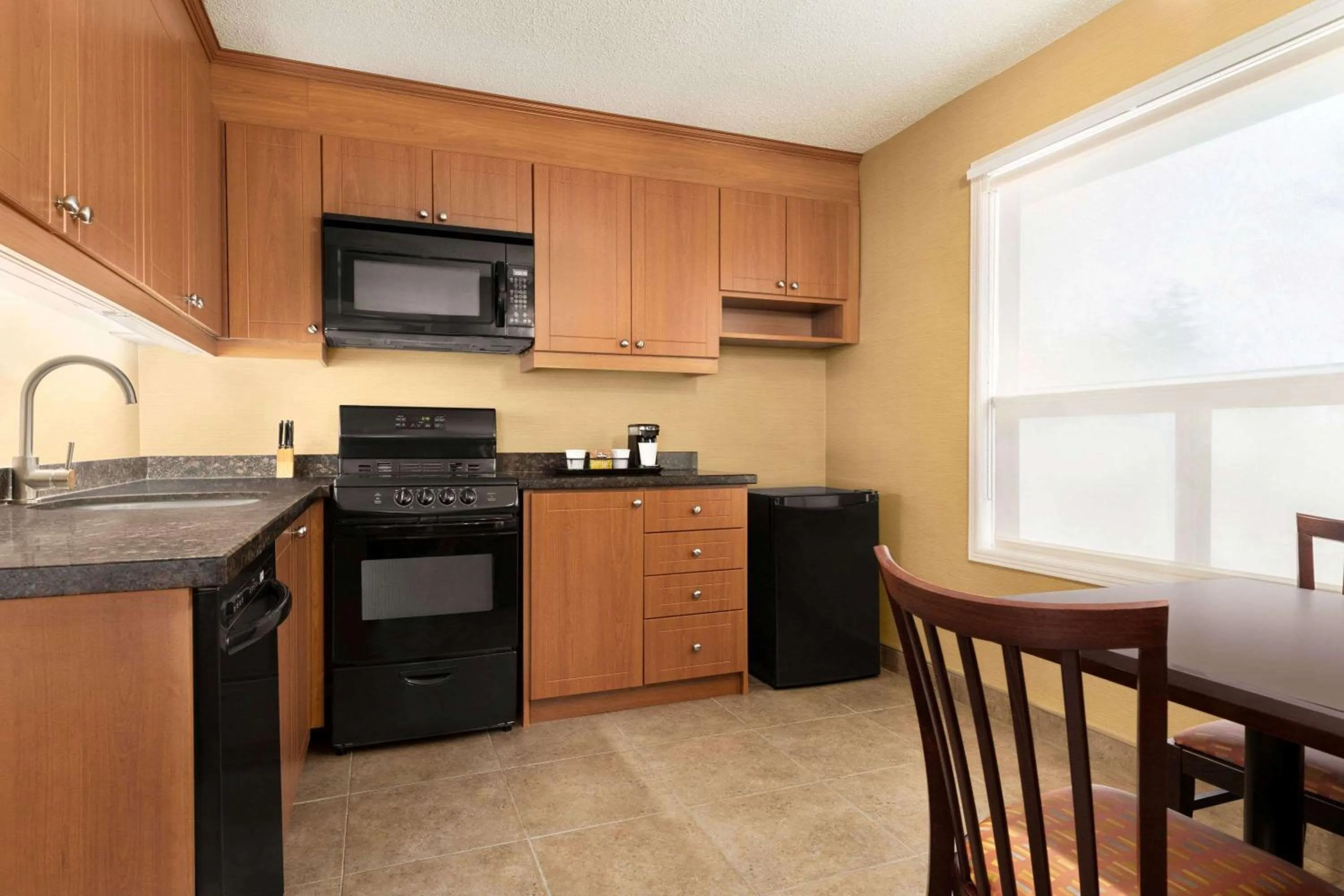 Bedroom in Travelodge by Wyndham Oshawa Whitby