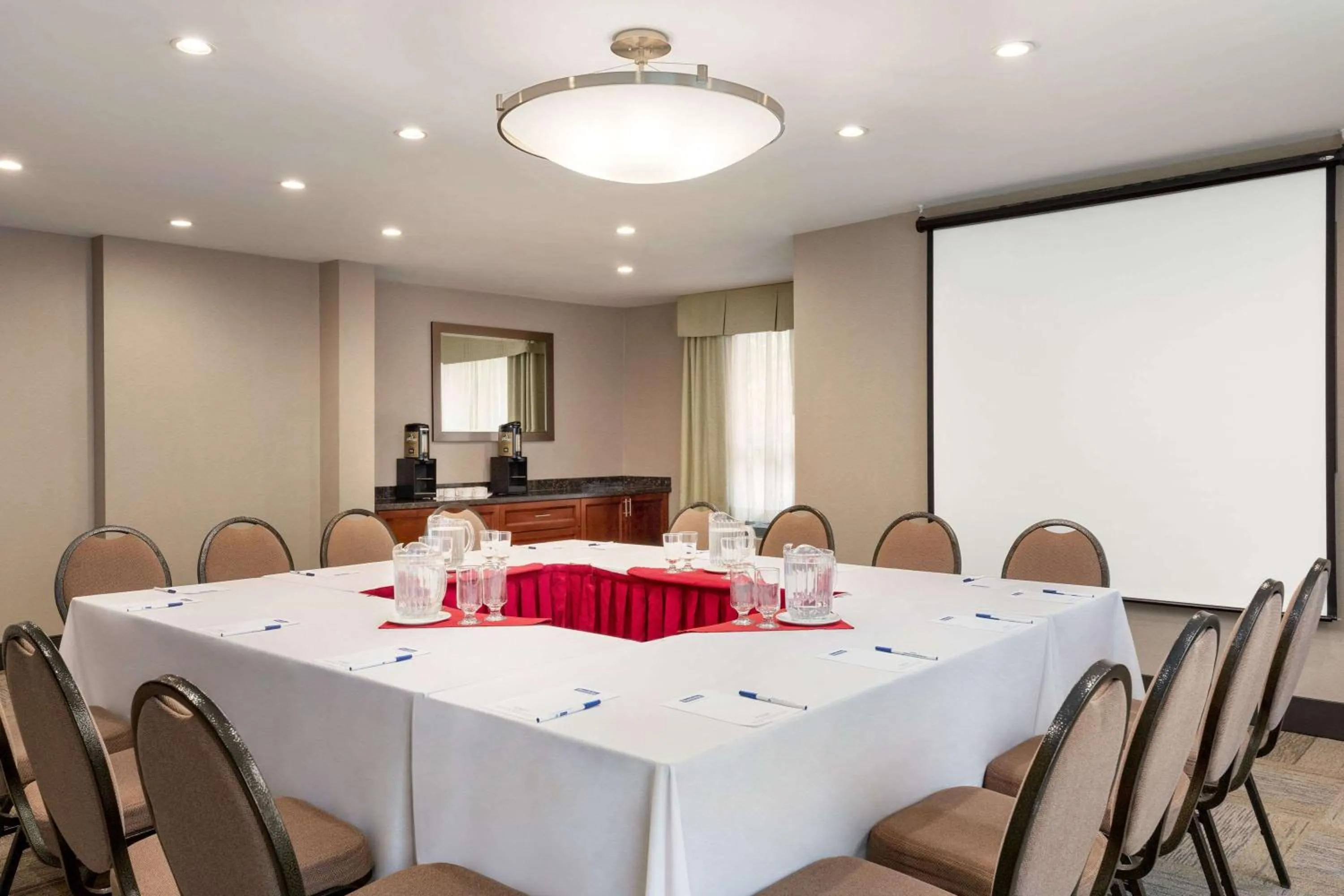 Meeting/conference room in Travelodge by Wyndham Oshawa Whitby