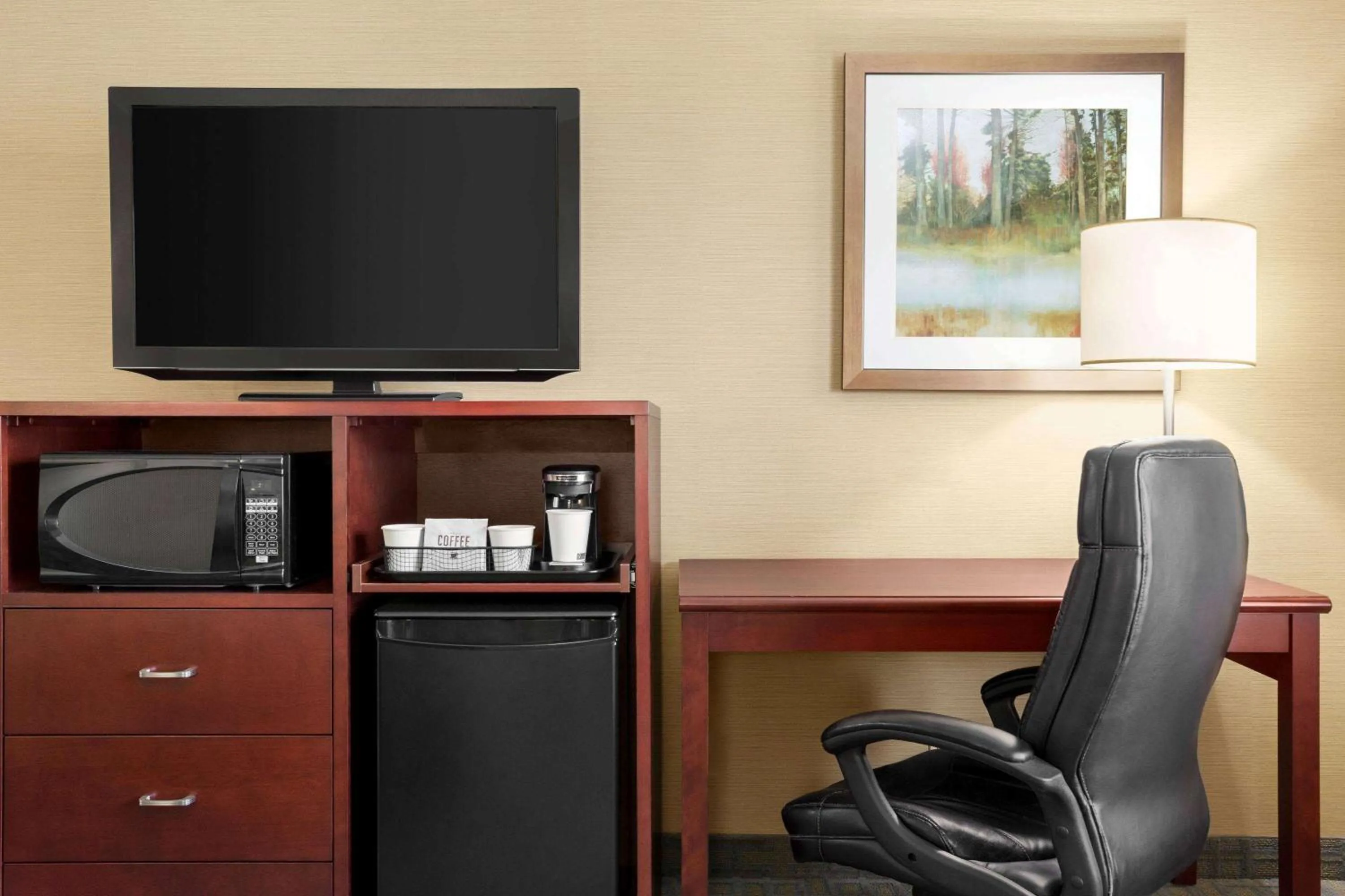 Bedroom in Travelodge by Wyndham Oshawa Whitby