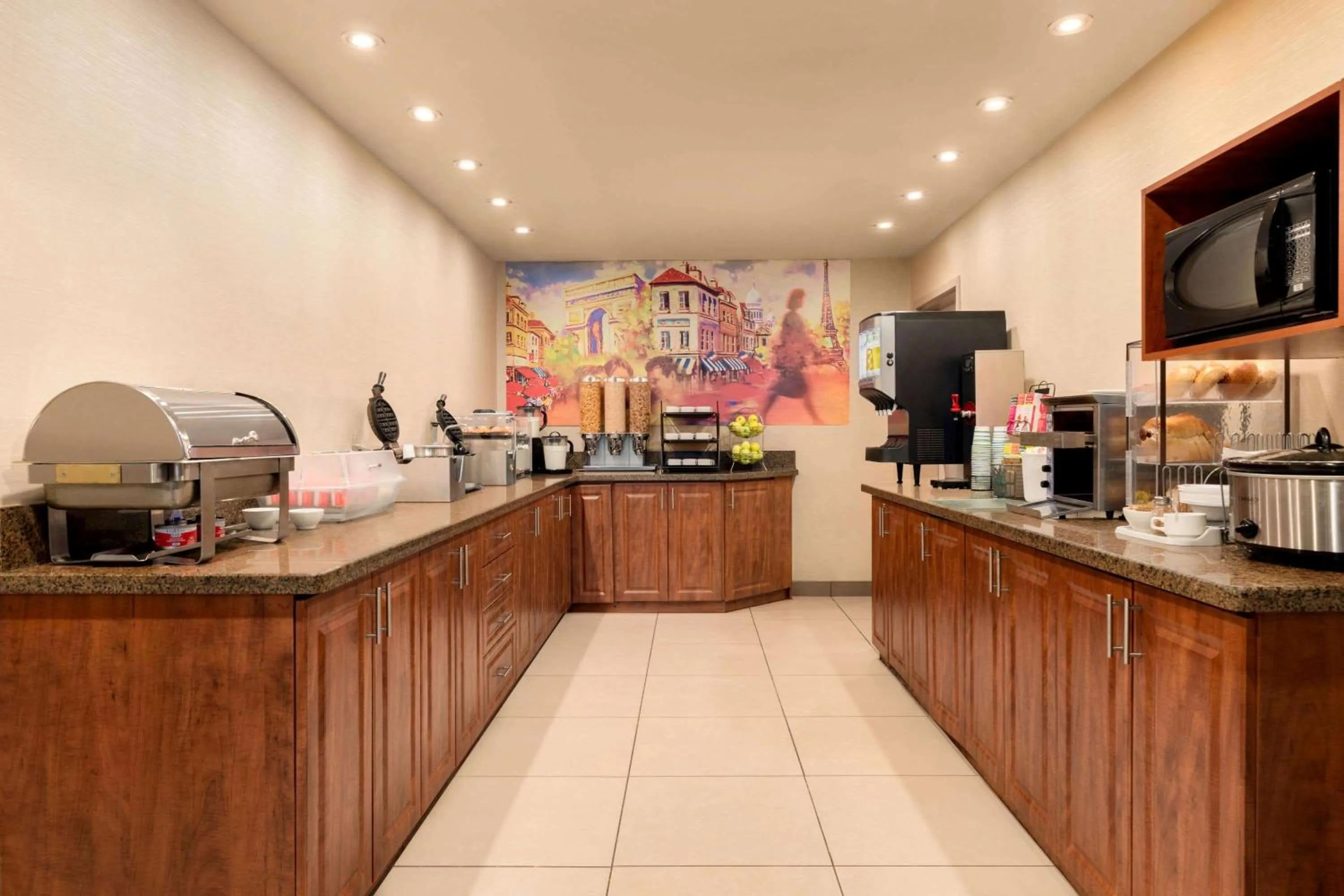 Restaurant/places to eat in Travelodge by Wyndham Oshawa Whitby