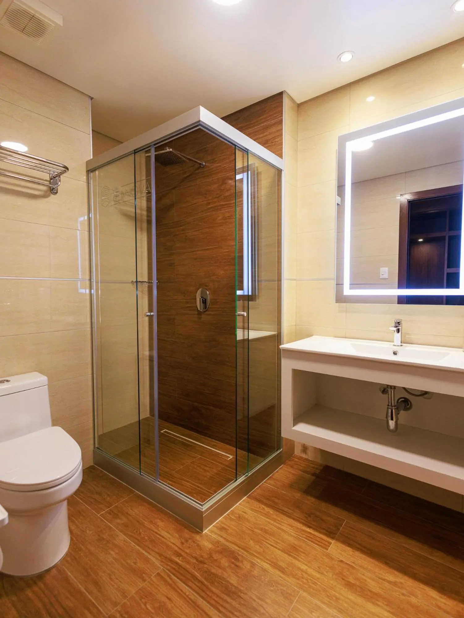 Shower in Hotel Rennova