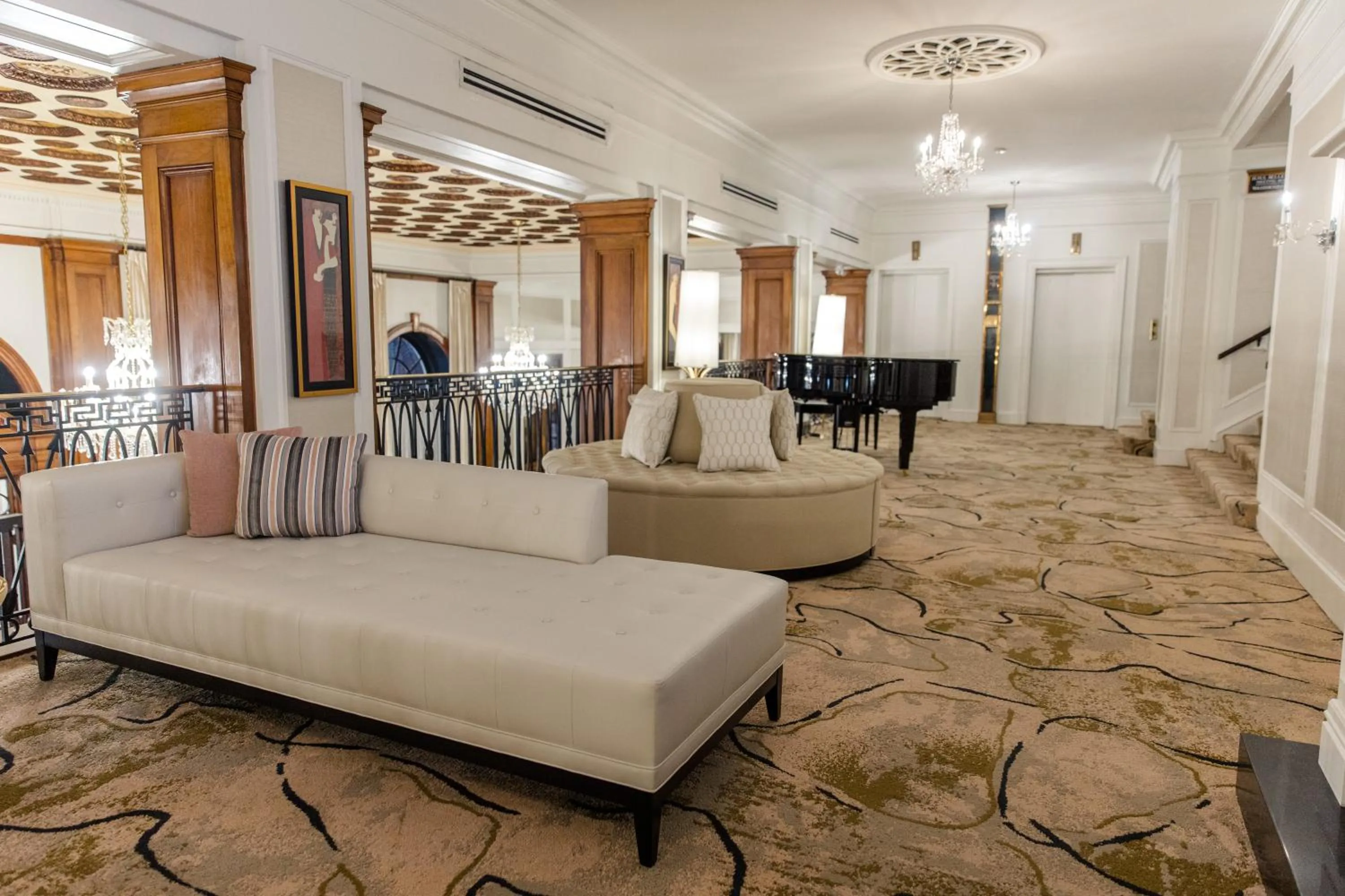 Lounge or bar in The Lord Nelson Hotel & Suites