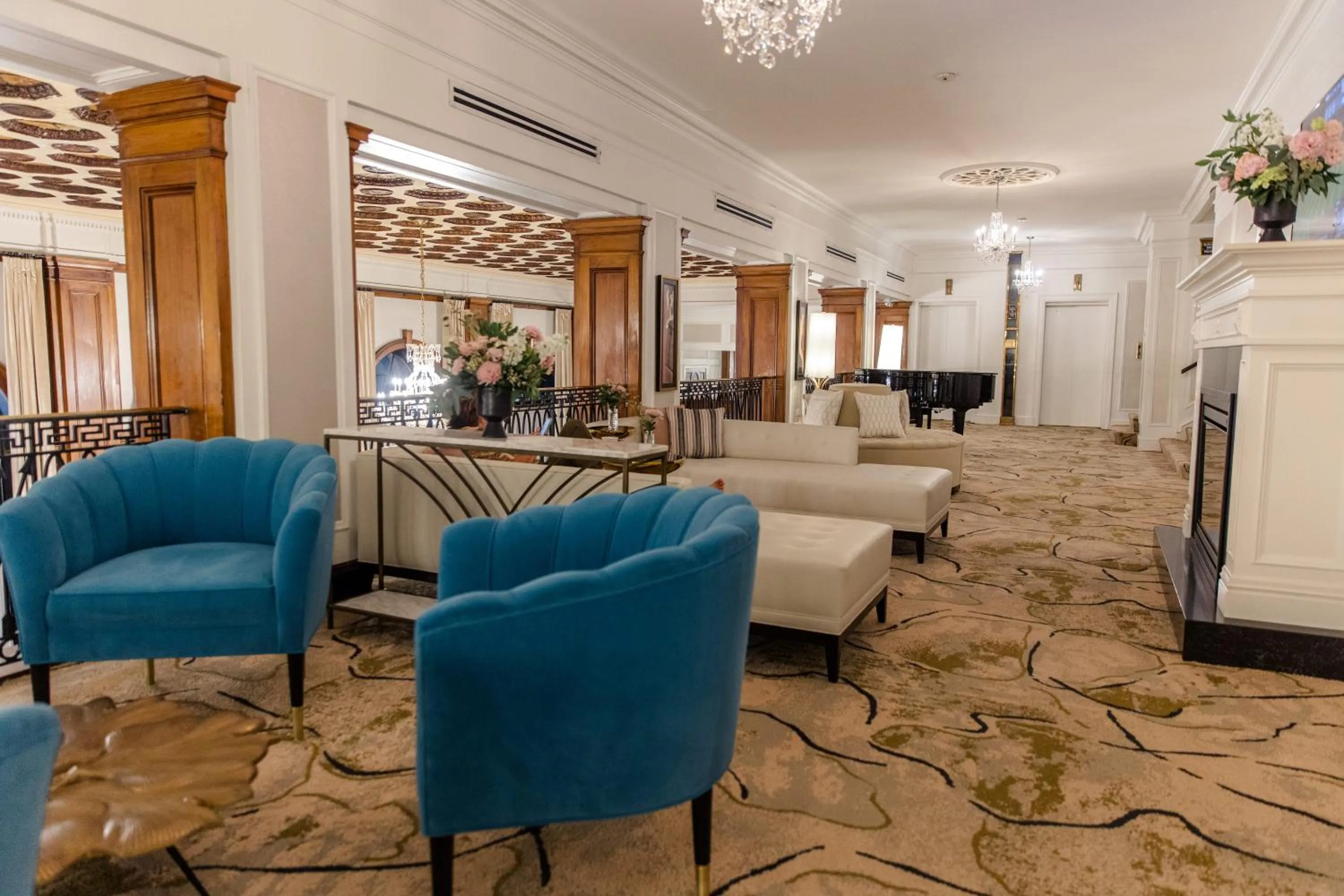 Lounge or bar in The Lord Nelson Hotel & Suites