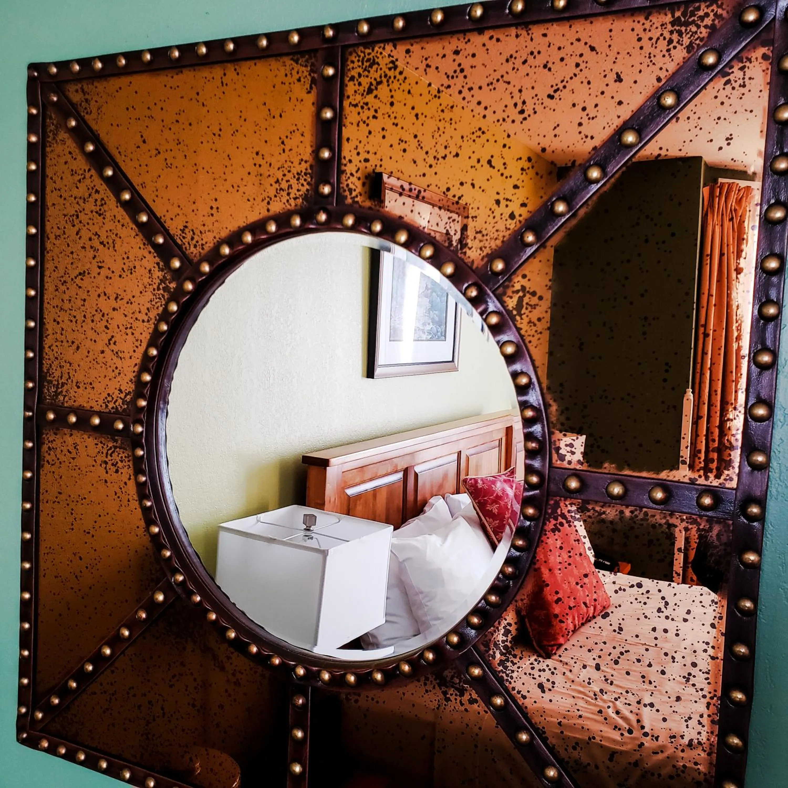 furniture, Bed in James Bay Inn Hotel, Suites & Cottage