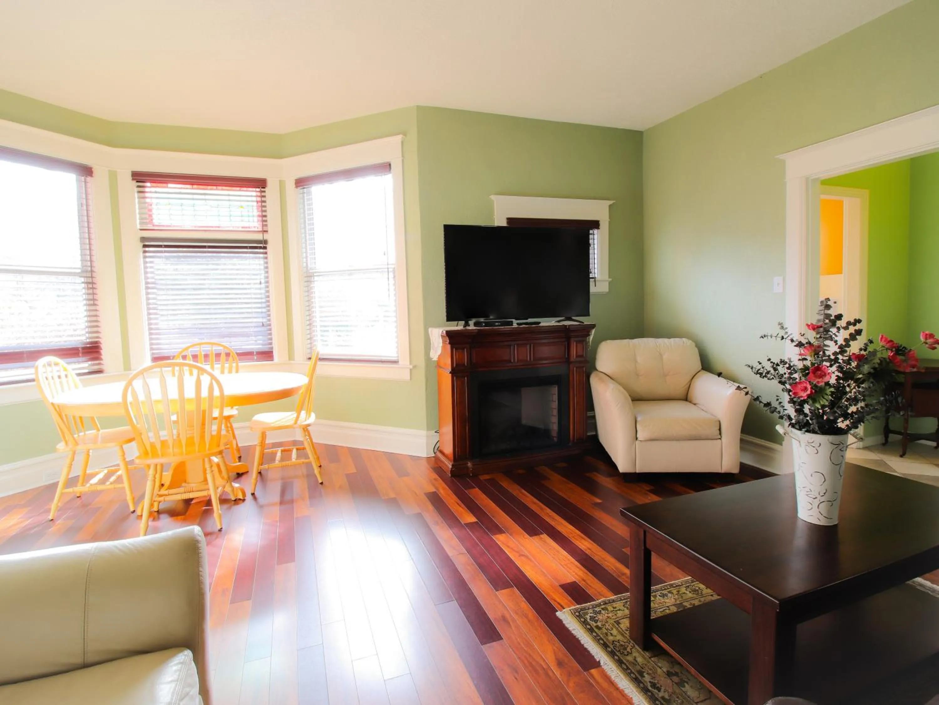 fireplace in James Bay Inn Hotel, Suites & Cottage