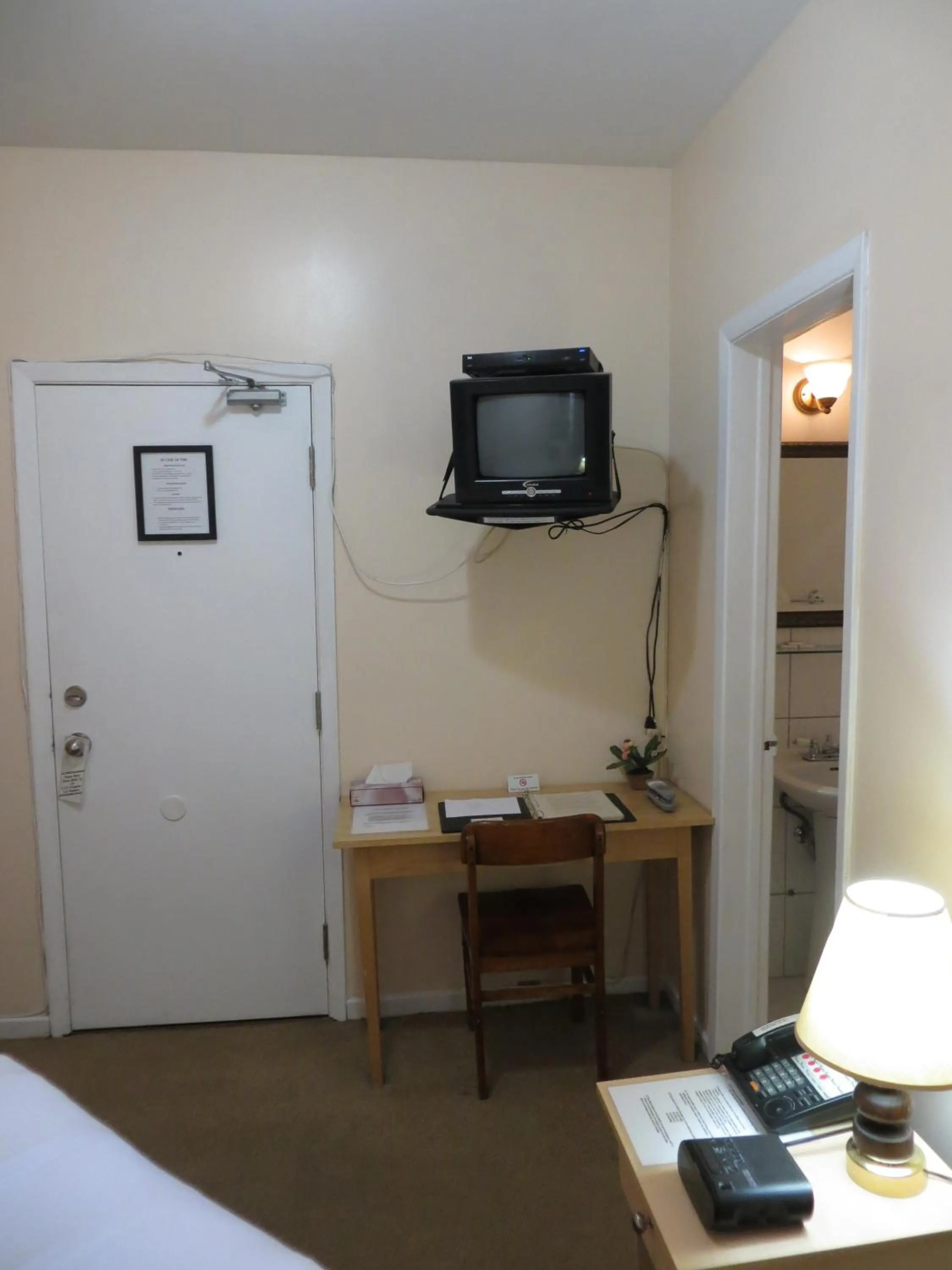 TV and multimedia, Bed in Victoria's Mansion Guest House