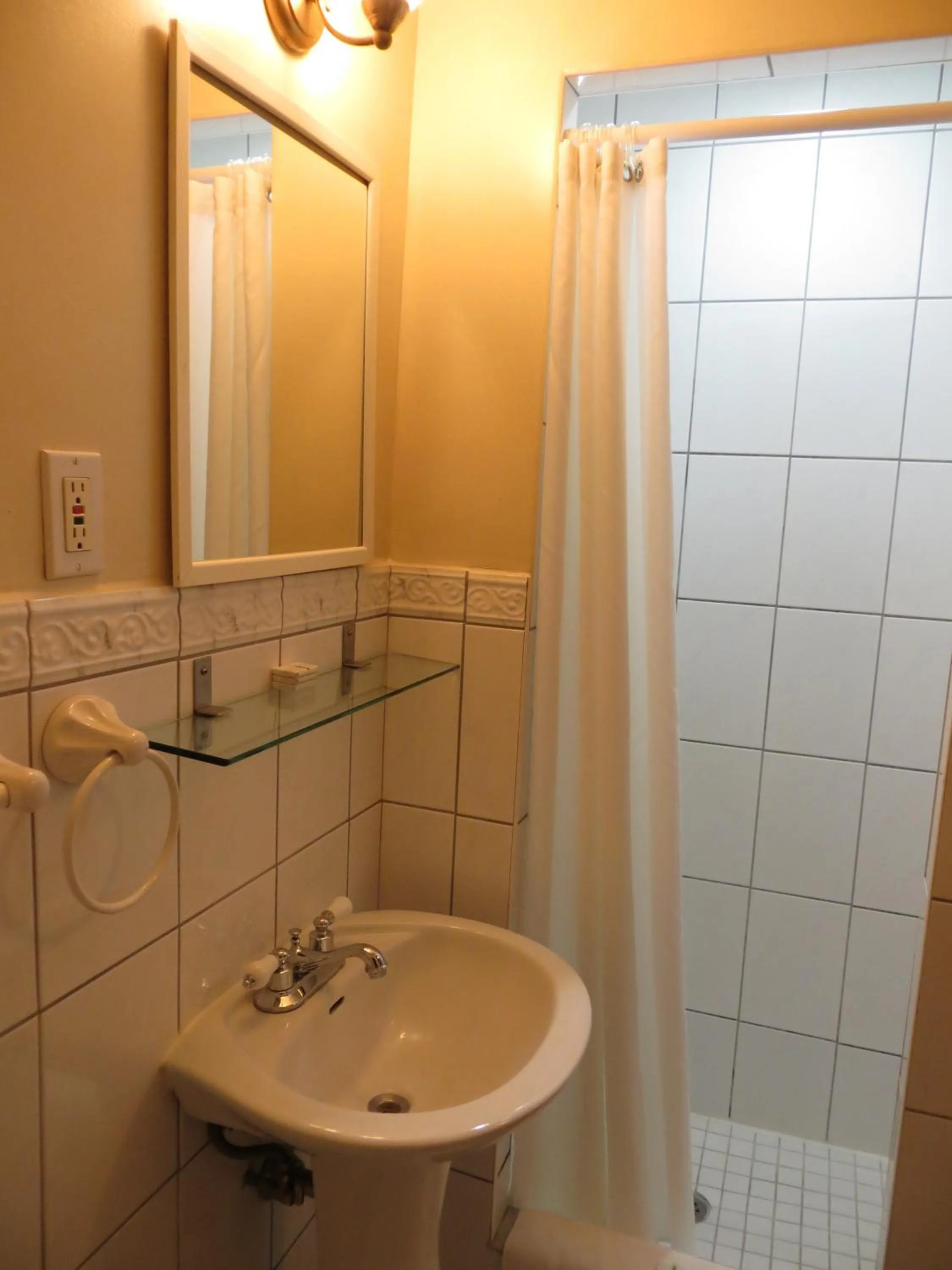 Bathroom in Victoria's Mansion Guest House