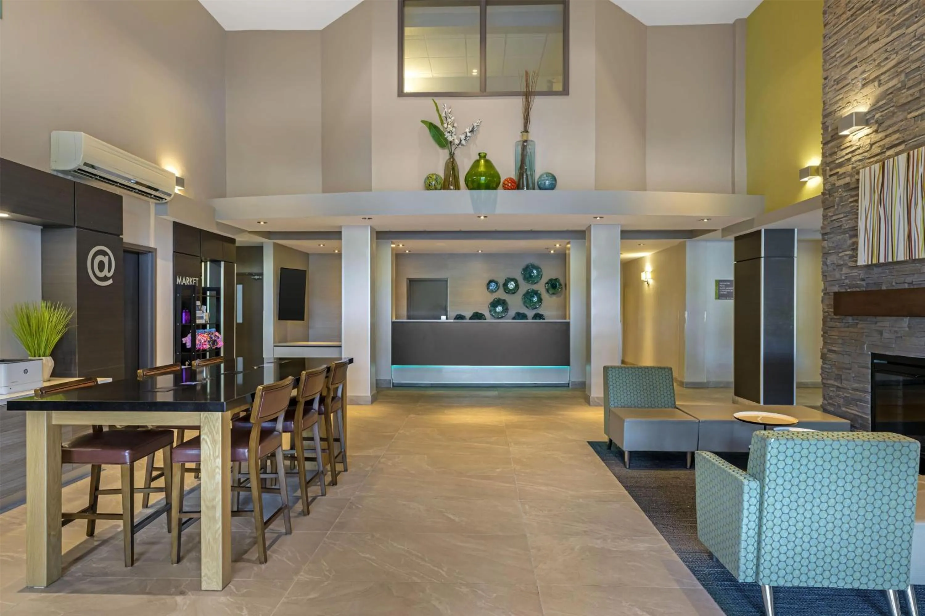 Lobby or reception in Best Western Plus Dartmouth Hotel & Suites