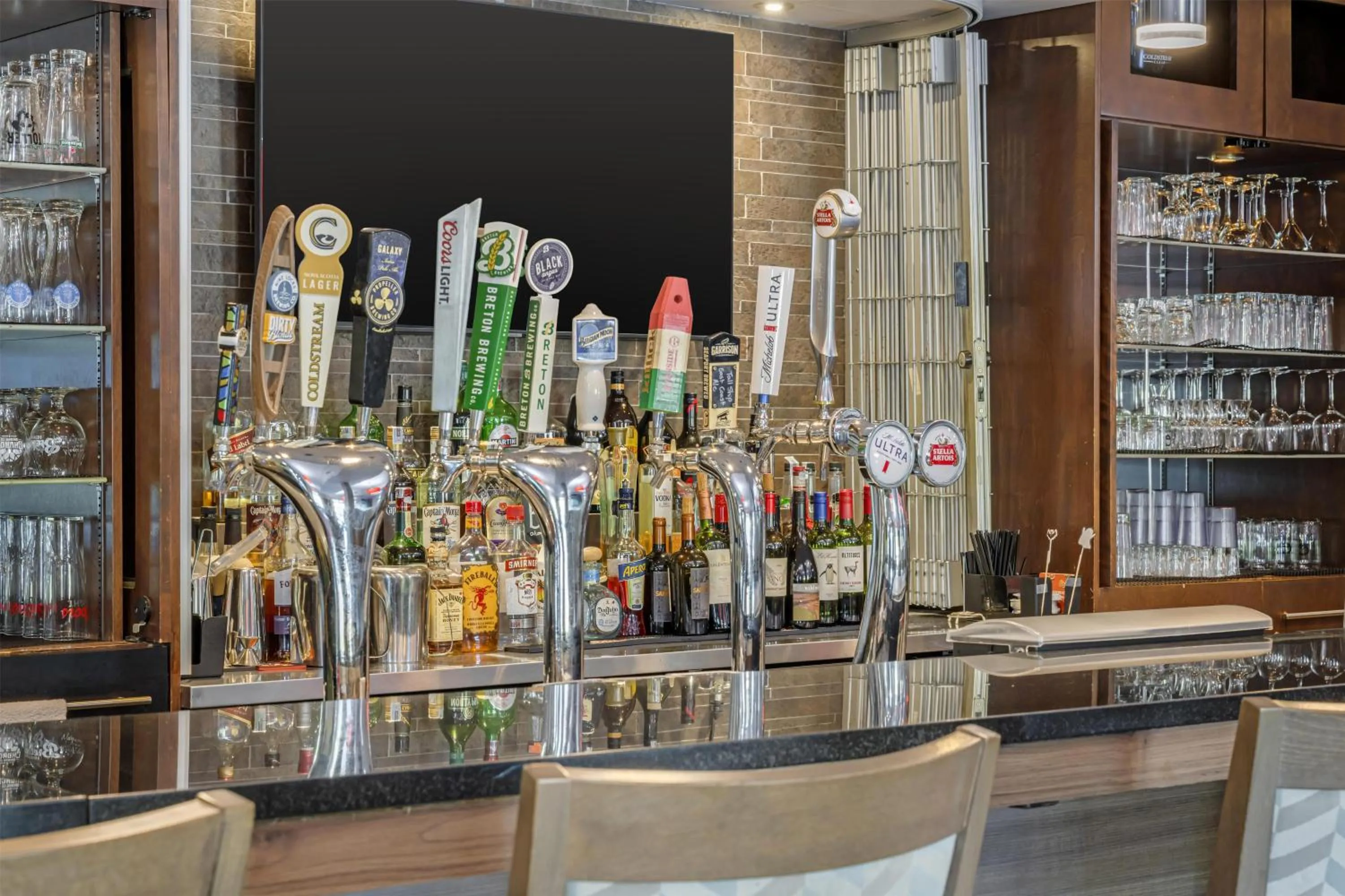 Lounge or bar in Best Western Plus Dartmouth Hotel & Suites