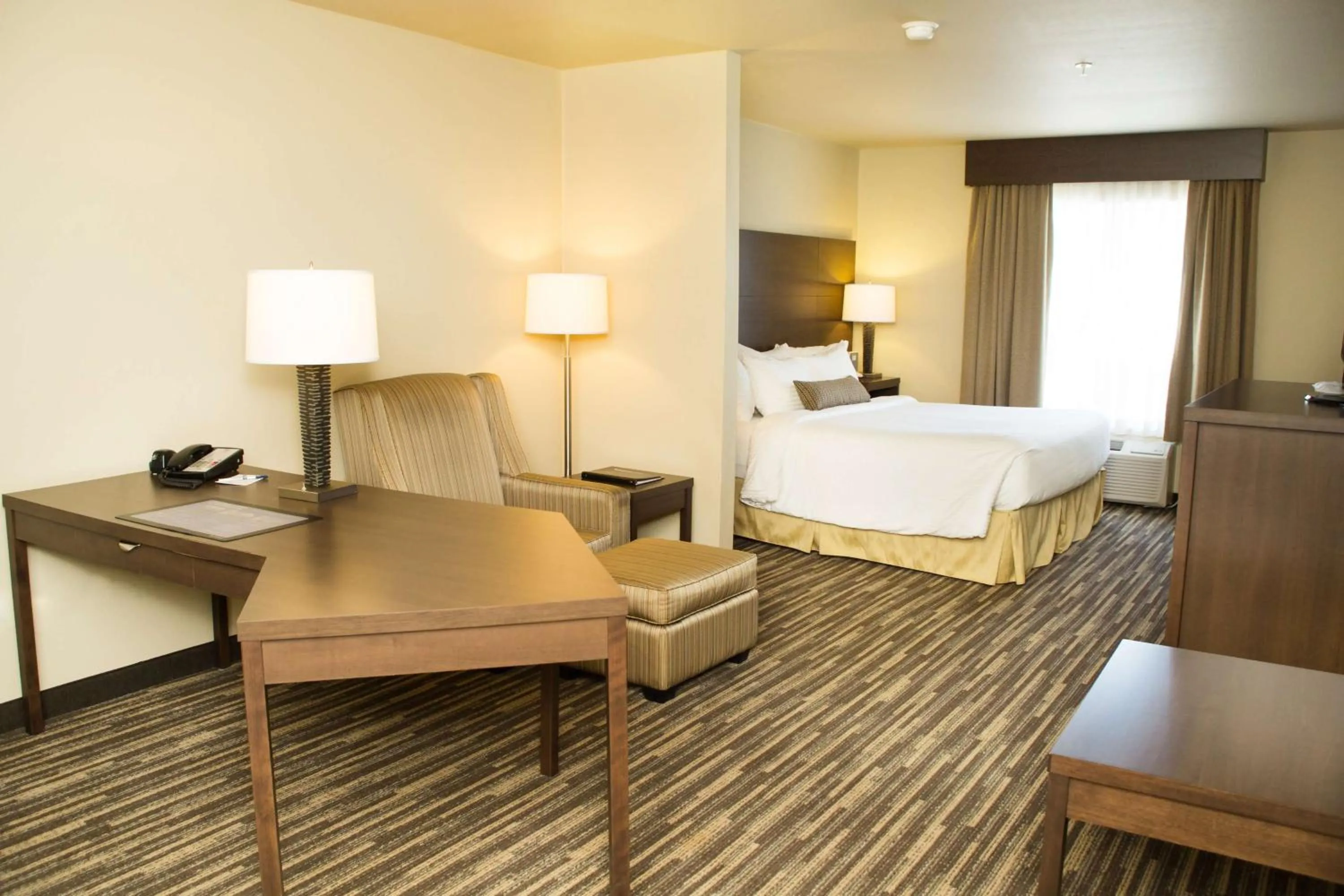 Shower, Bed in Best Western Dartmouth Hotel & Suites