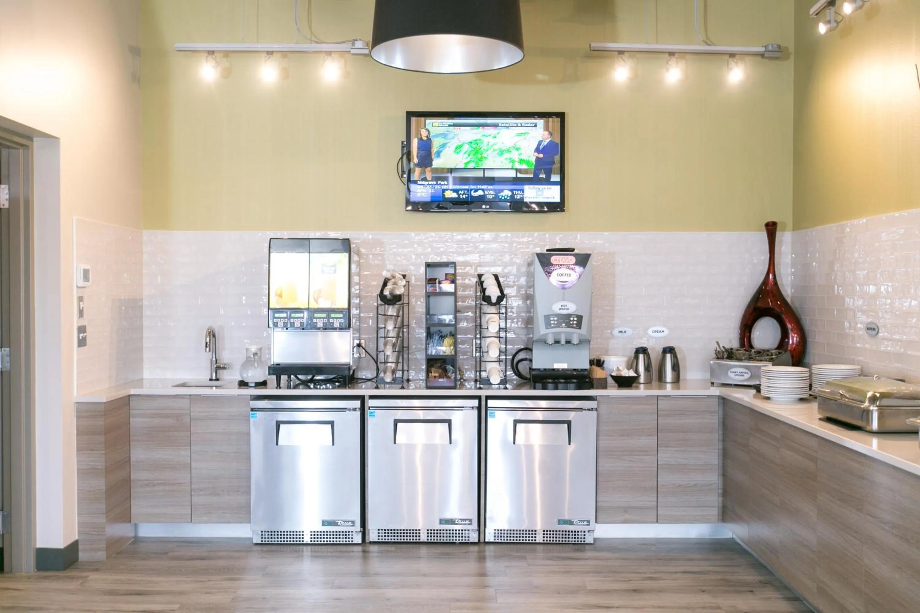 Breakfast in Best Western Plus Dartmouth Hotel & Suites