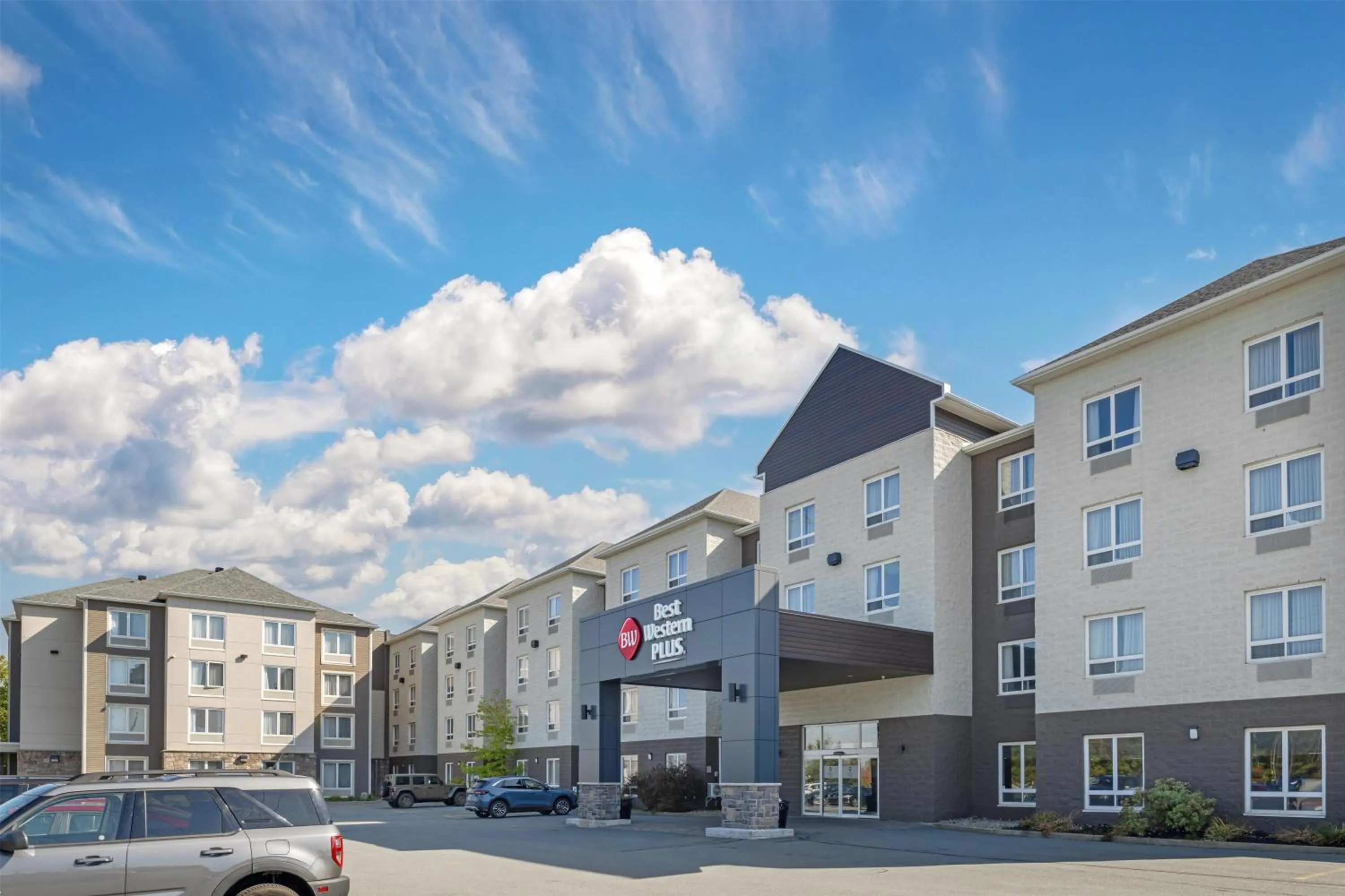 Property building in Best Western Plus Dartmouth Hotel & Suites