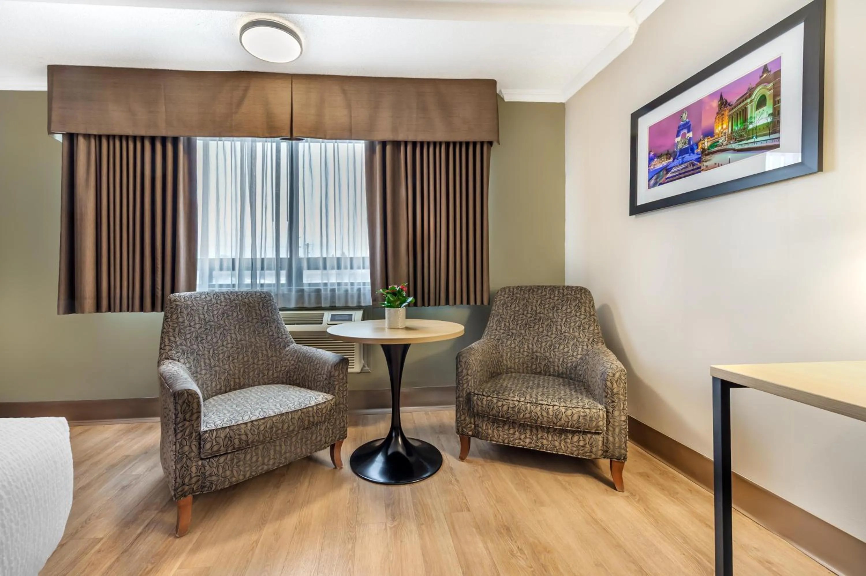 Bedroom in Best Western Plus Ottawa City Centre