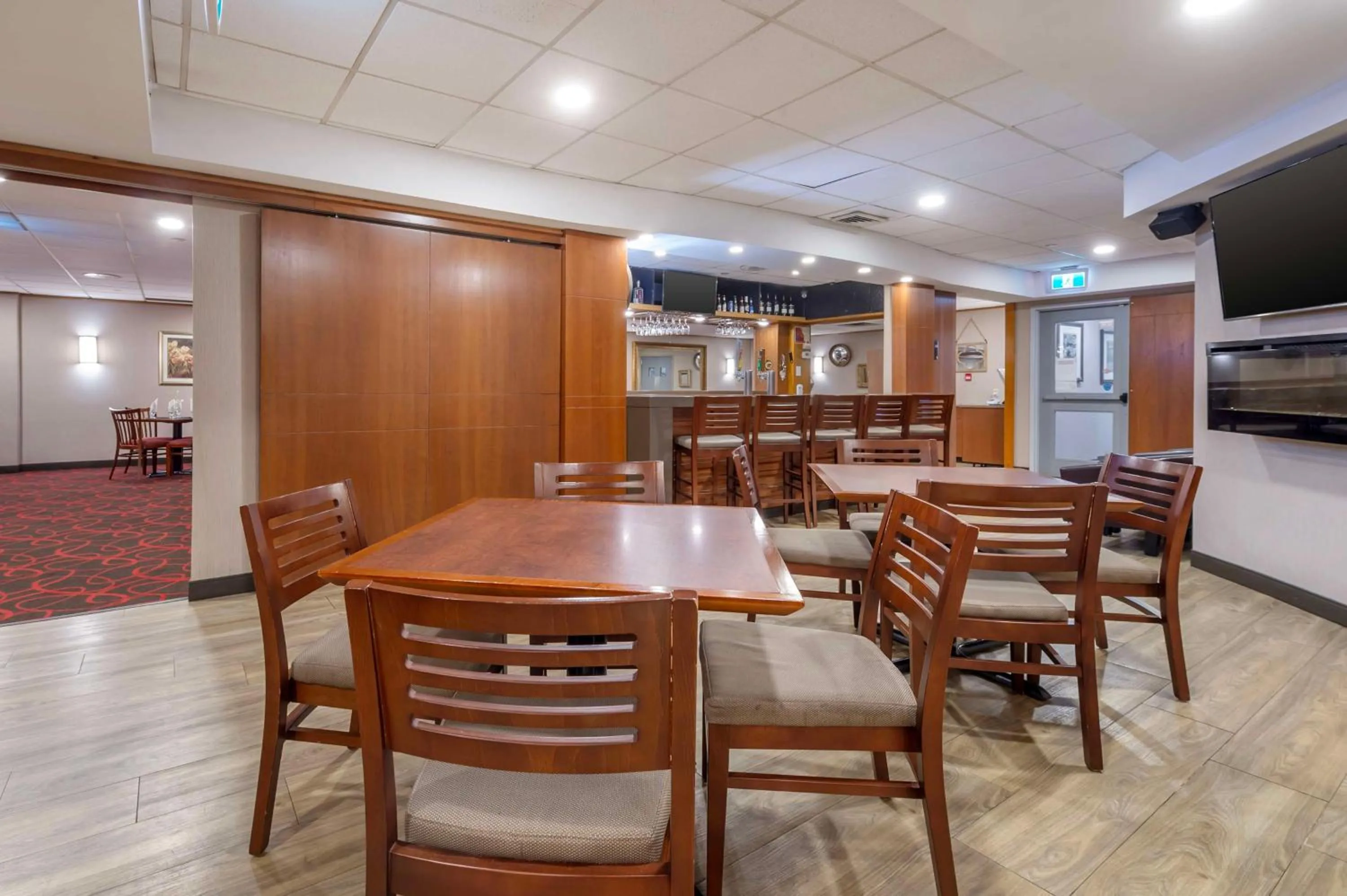 Restaurant/places to eat in Best Western Plus Ottawa City Centre