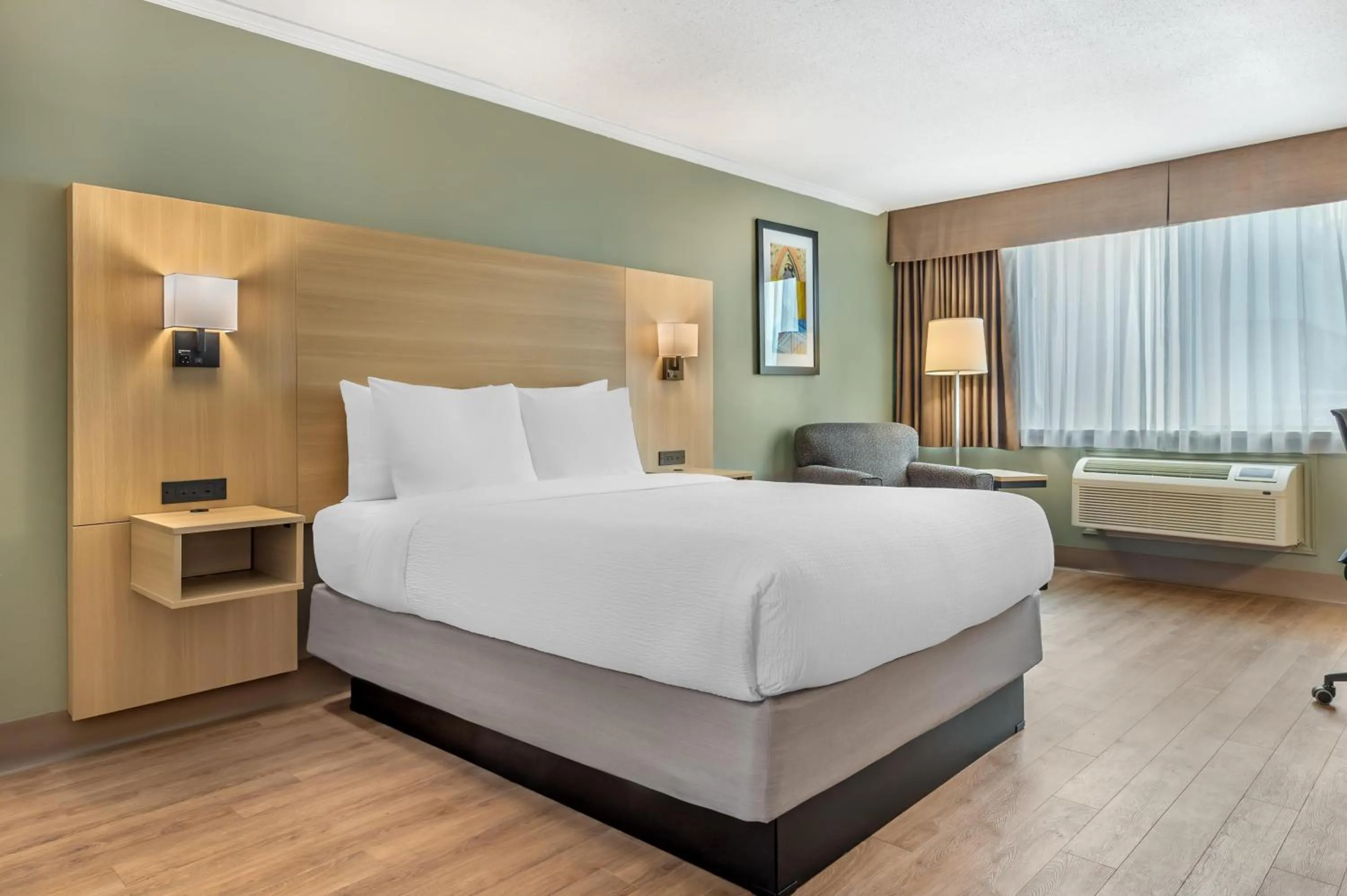 Bedroom, Bed in Best Western Plus Ottawa City Centre