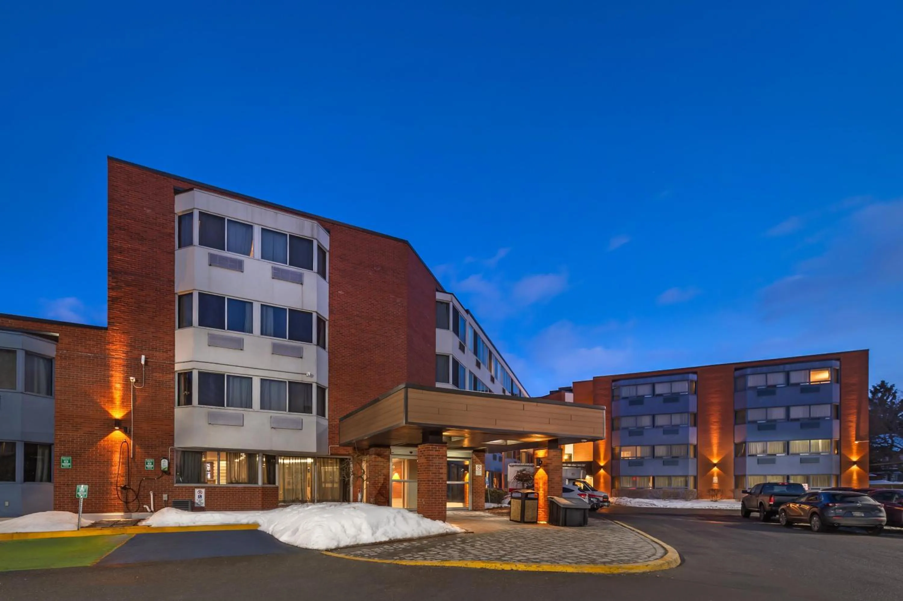 Property building in Best Western Plus Ottawa City Centre