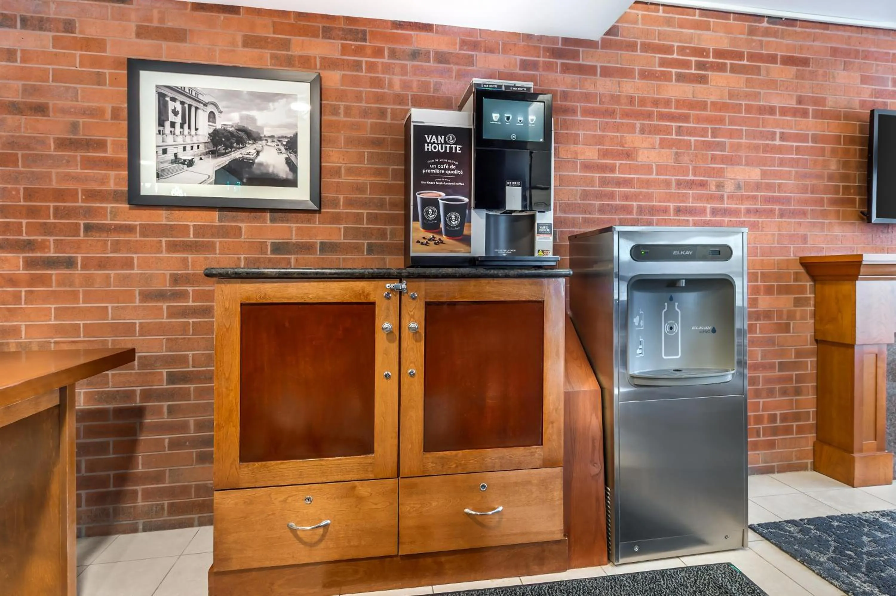 Property building in Best Western Plus Ottawa City Centre