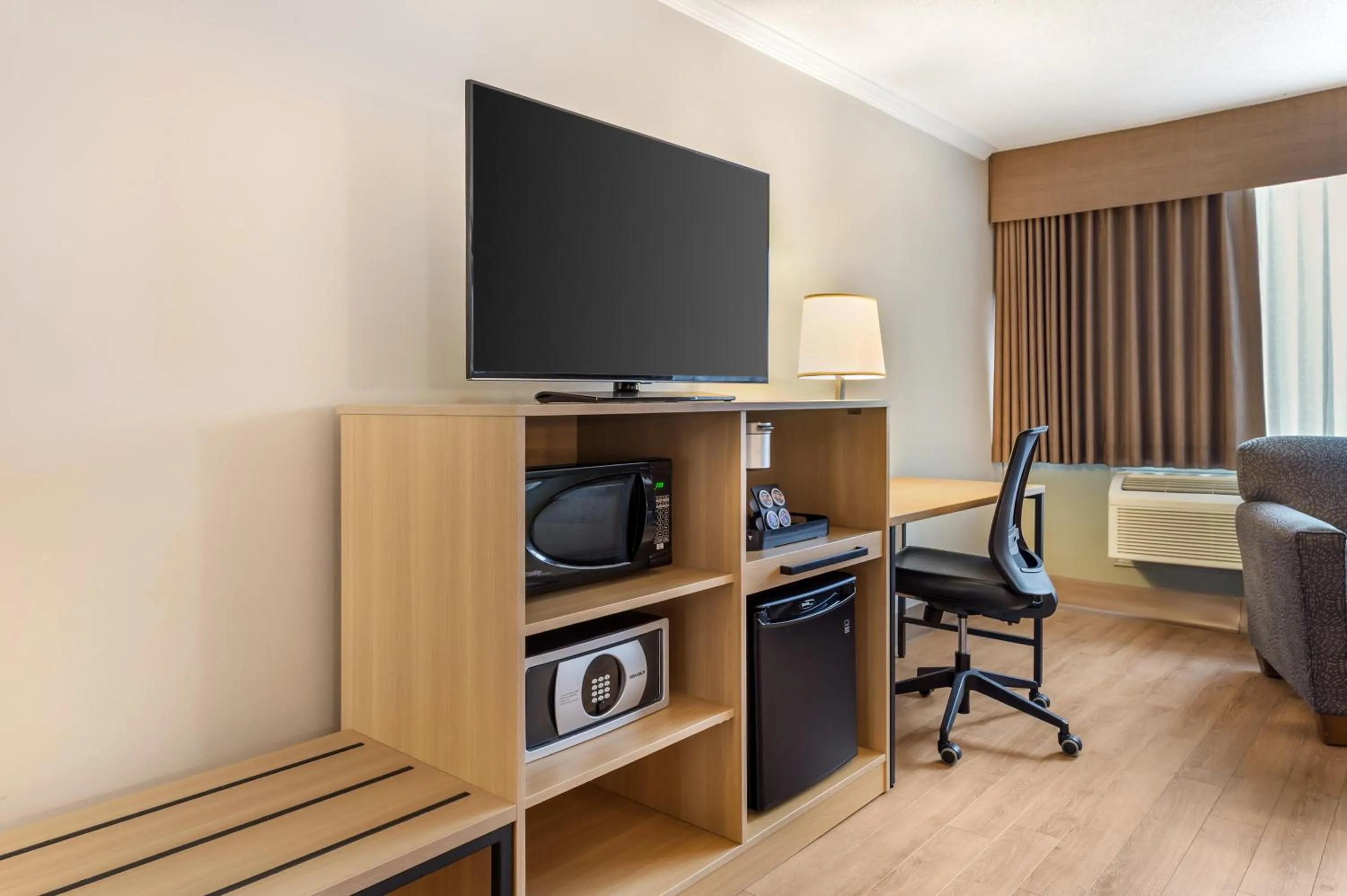 Bedroom in Best Western Plus Ottawa City Centre