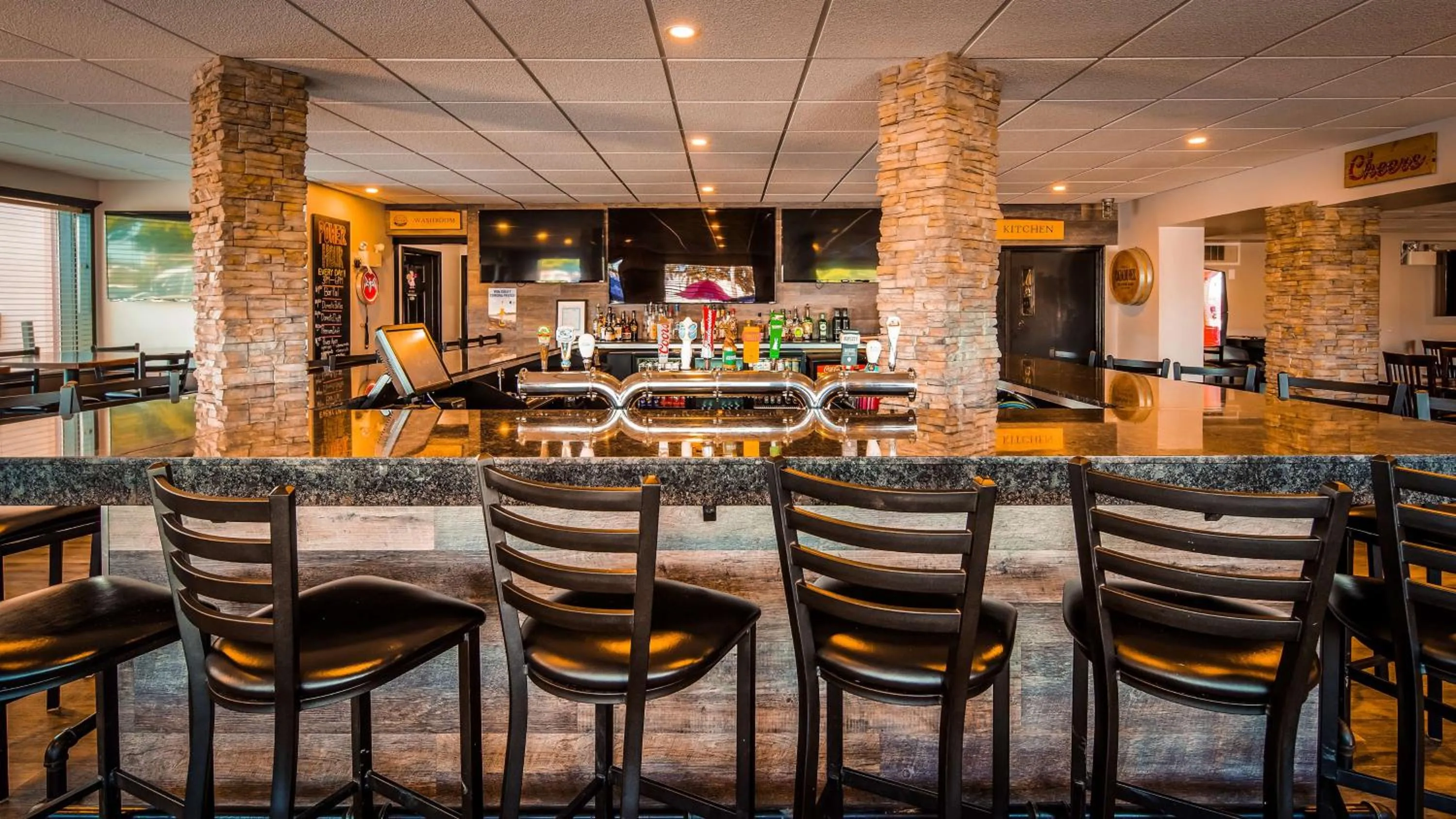 Lounge or bar in Best Western Plus Ottawa Kanata Hotel and Conference Centre