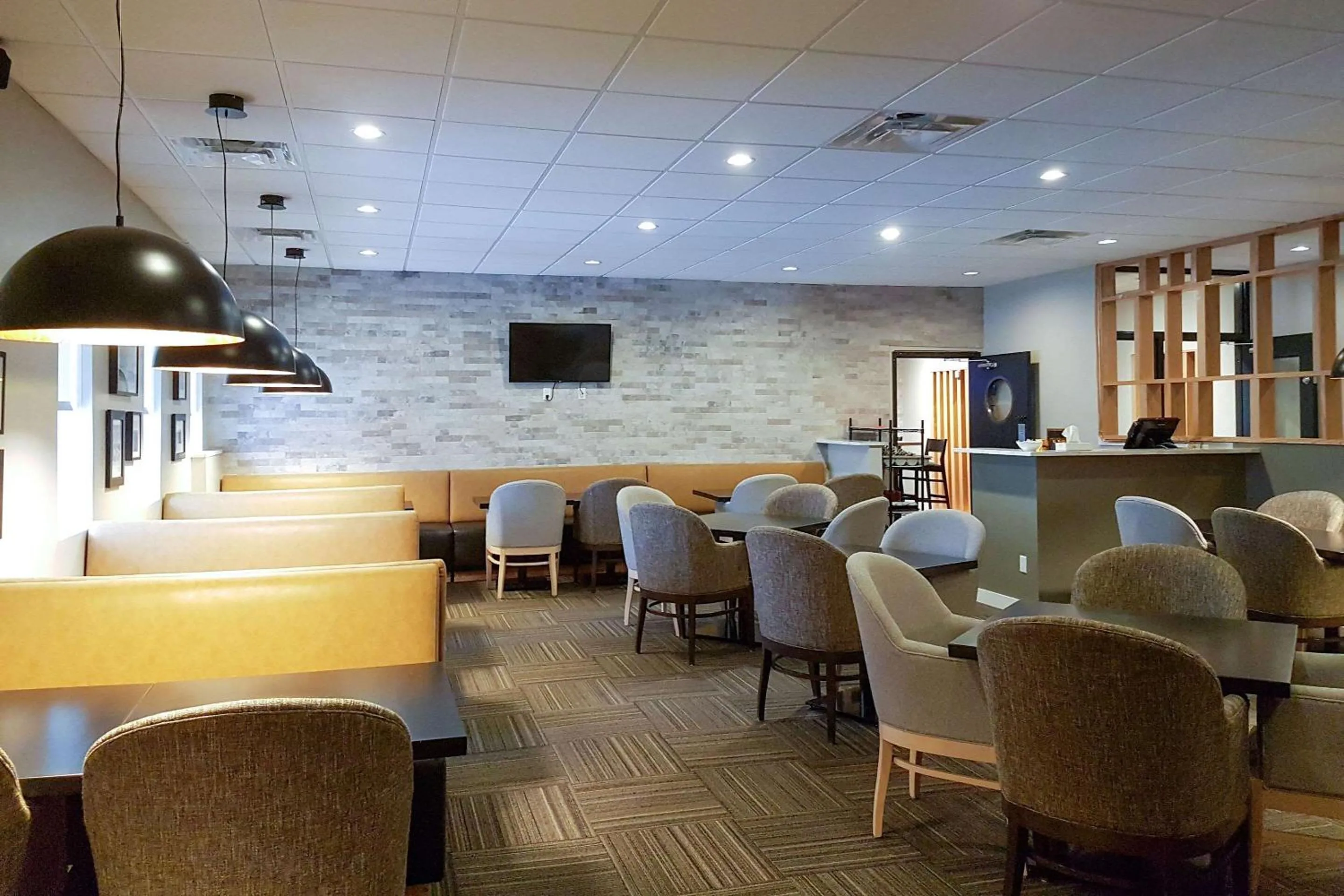 Restaurant/places to eat in Radisson Hotel & Conference Centre Edmonton