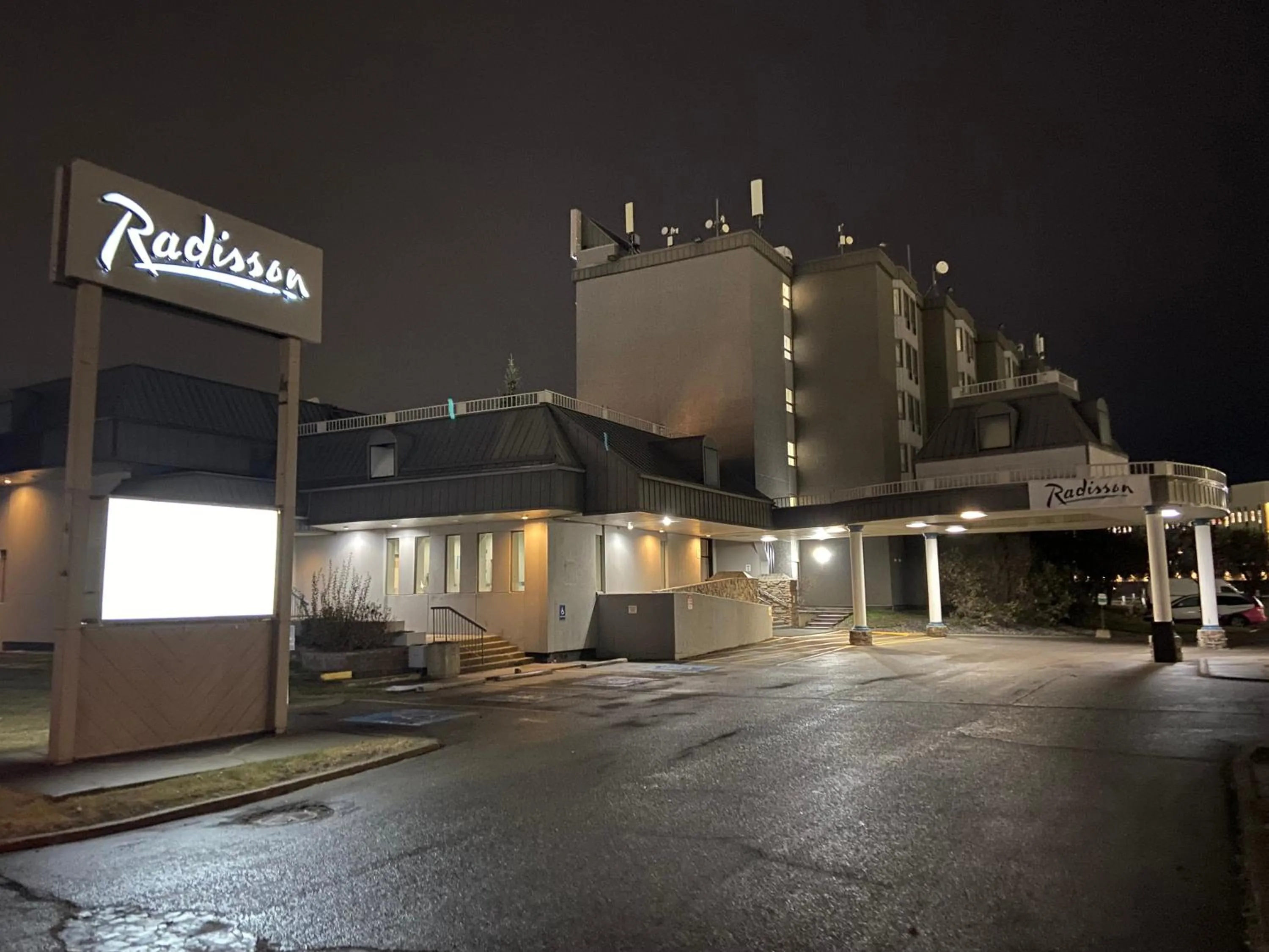 Property building in Radisson Hotel & Conference Centre Edmonton