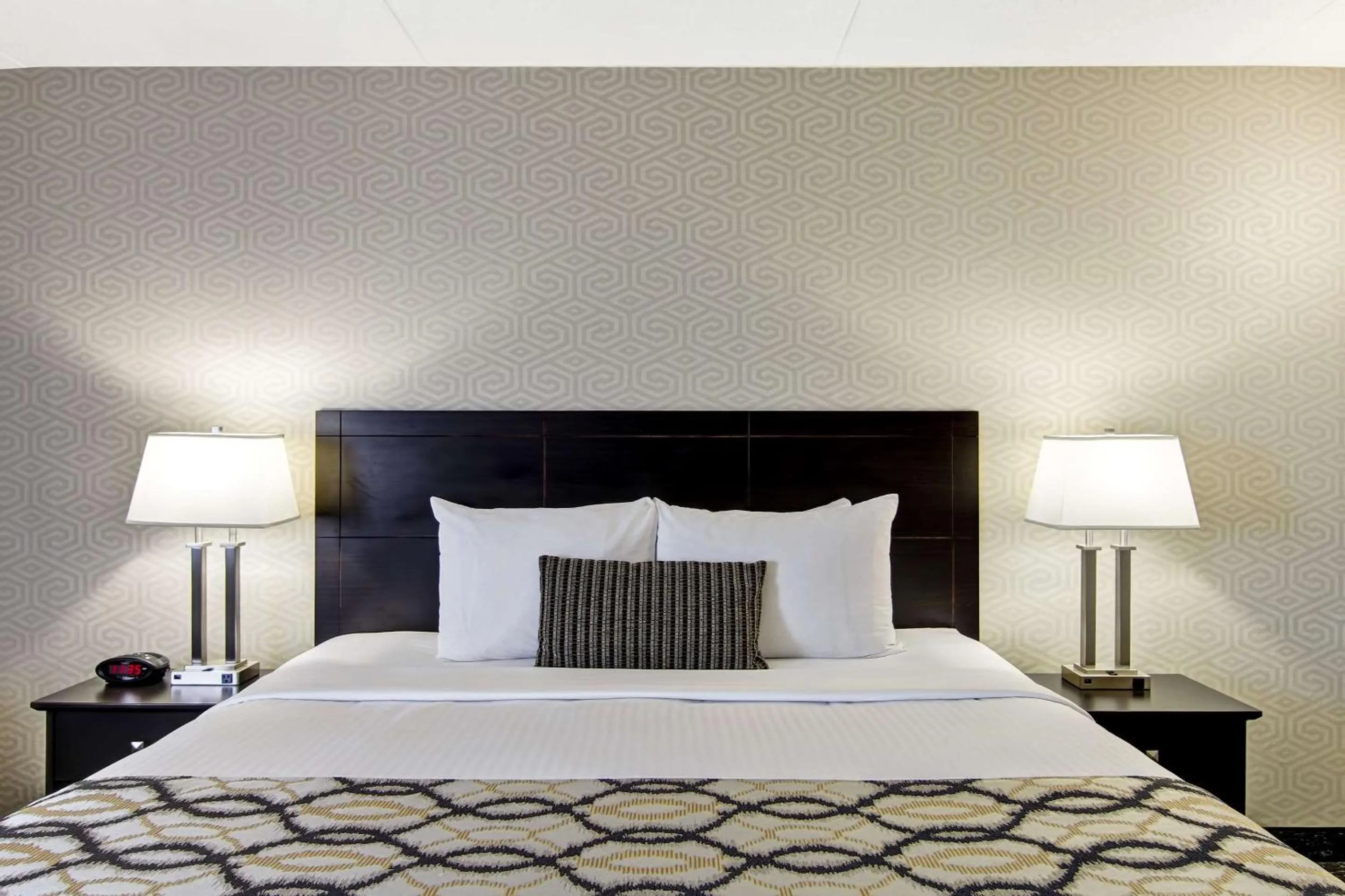 Bedroom, Bed in Radisson Hotel & Conference Centre Edmonton