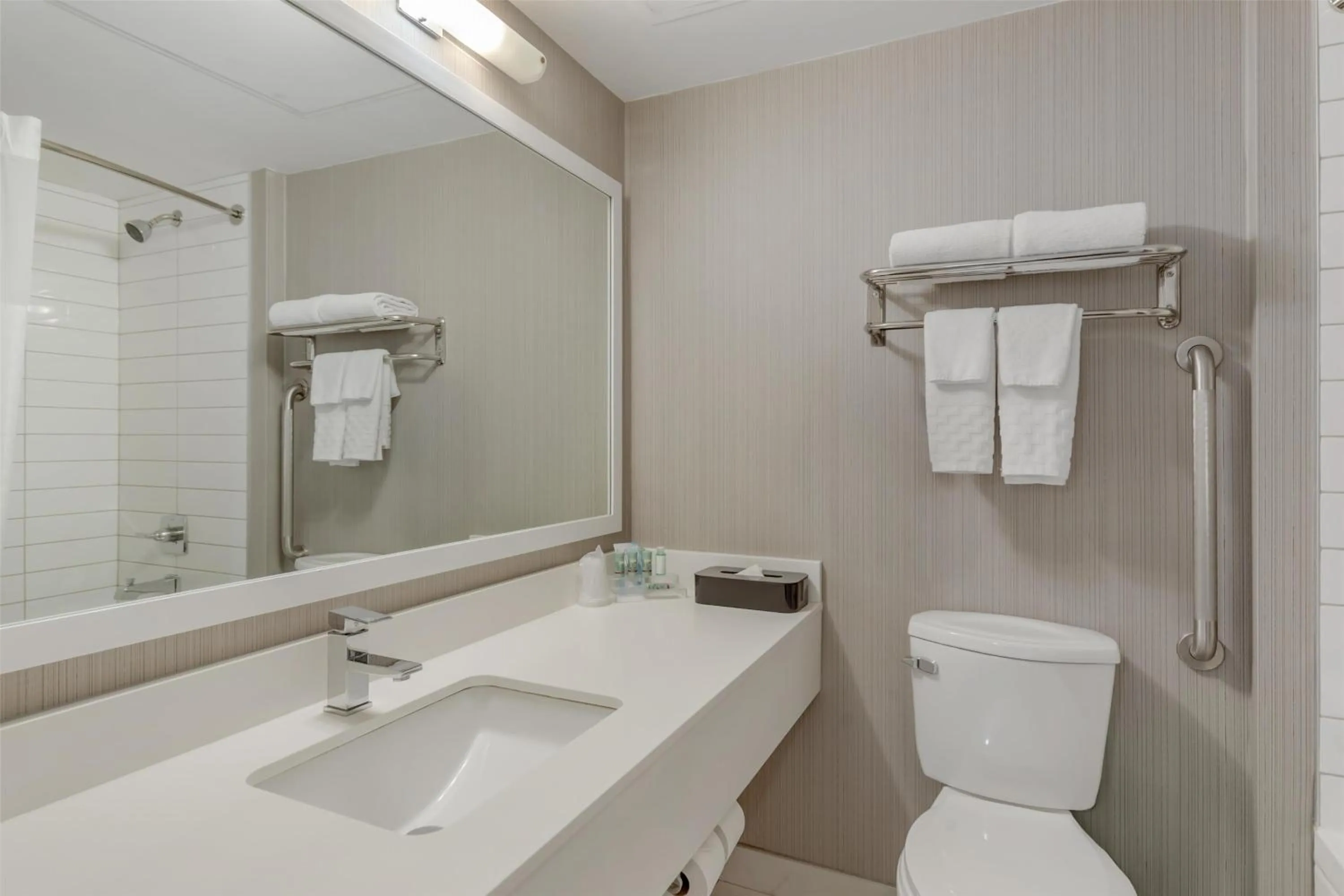 Bathroom in Best Western Cedar Park Inn