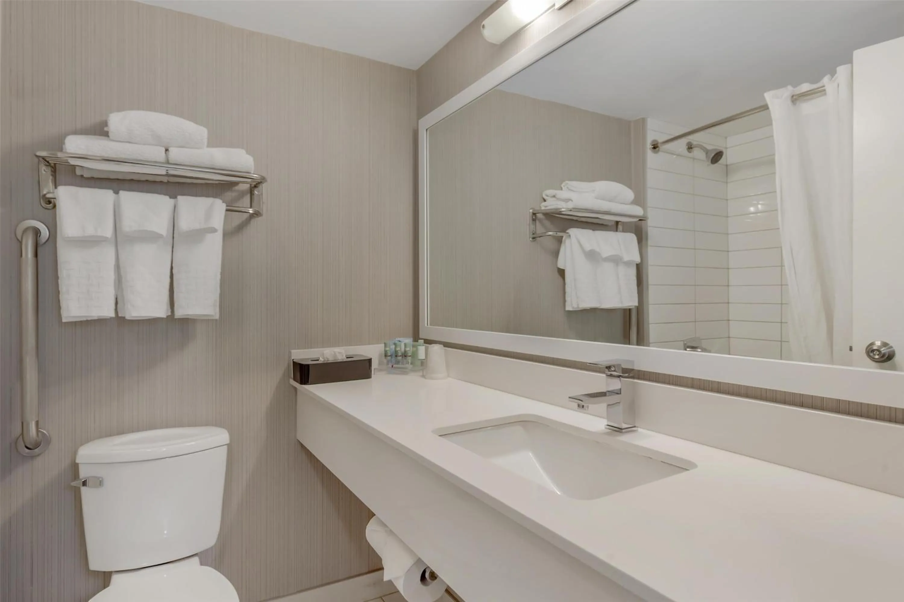 Bathroom in Best Western Cedar Park Inn