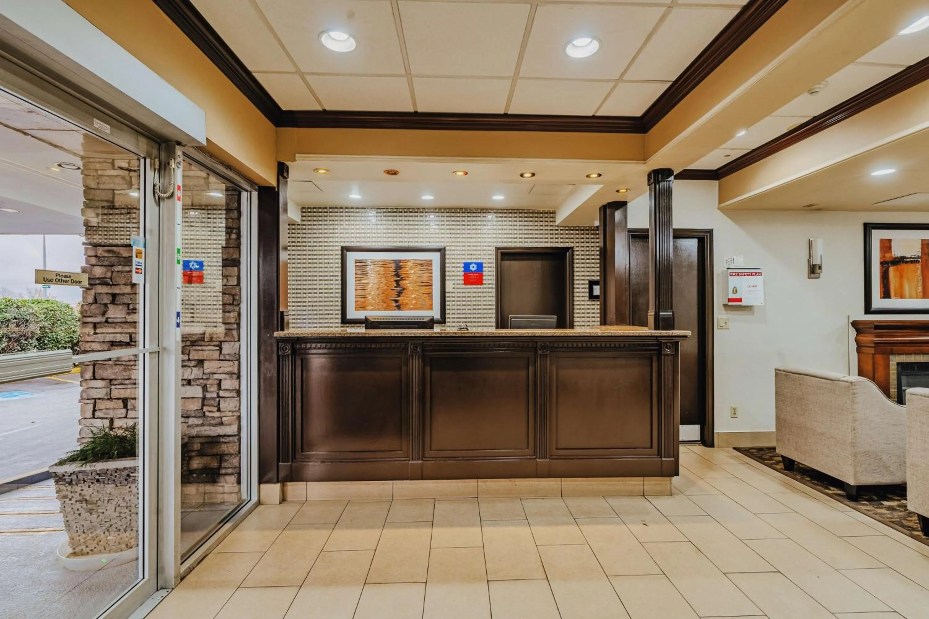 Lobby or reception in SureStay Plus by Best Western Coquitlam