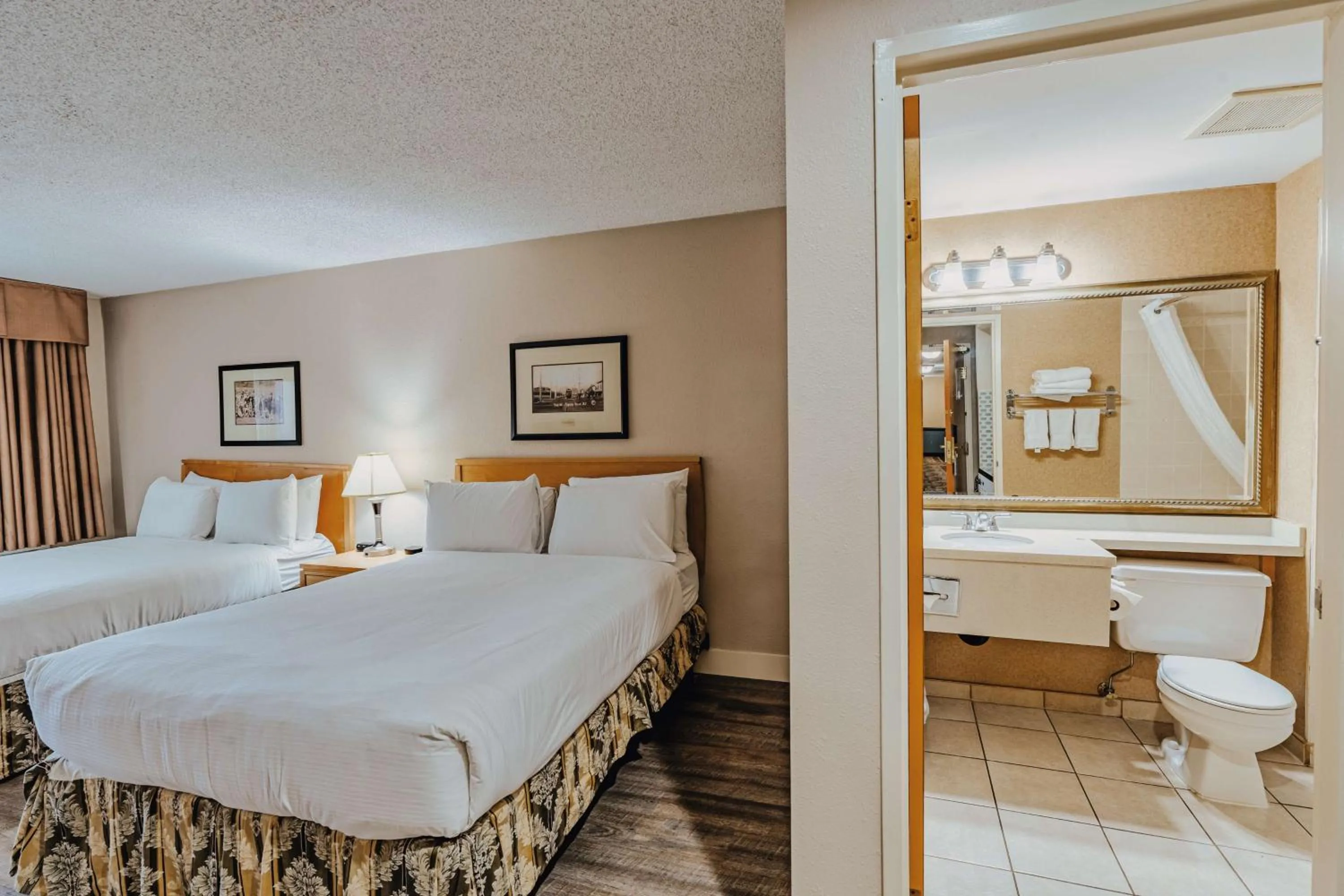 Bedroom, Bed in SureStay Plus by Best Western Coquitlam