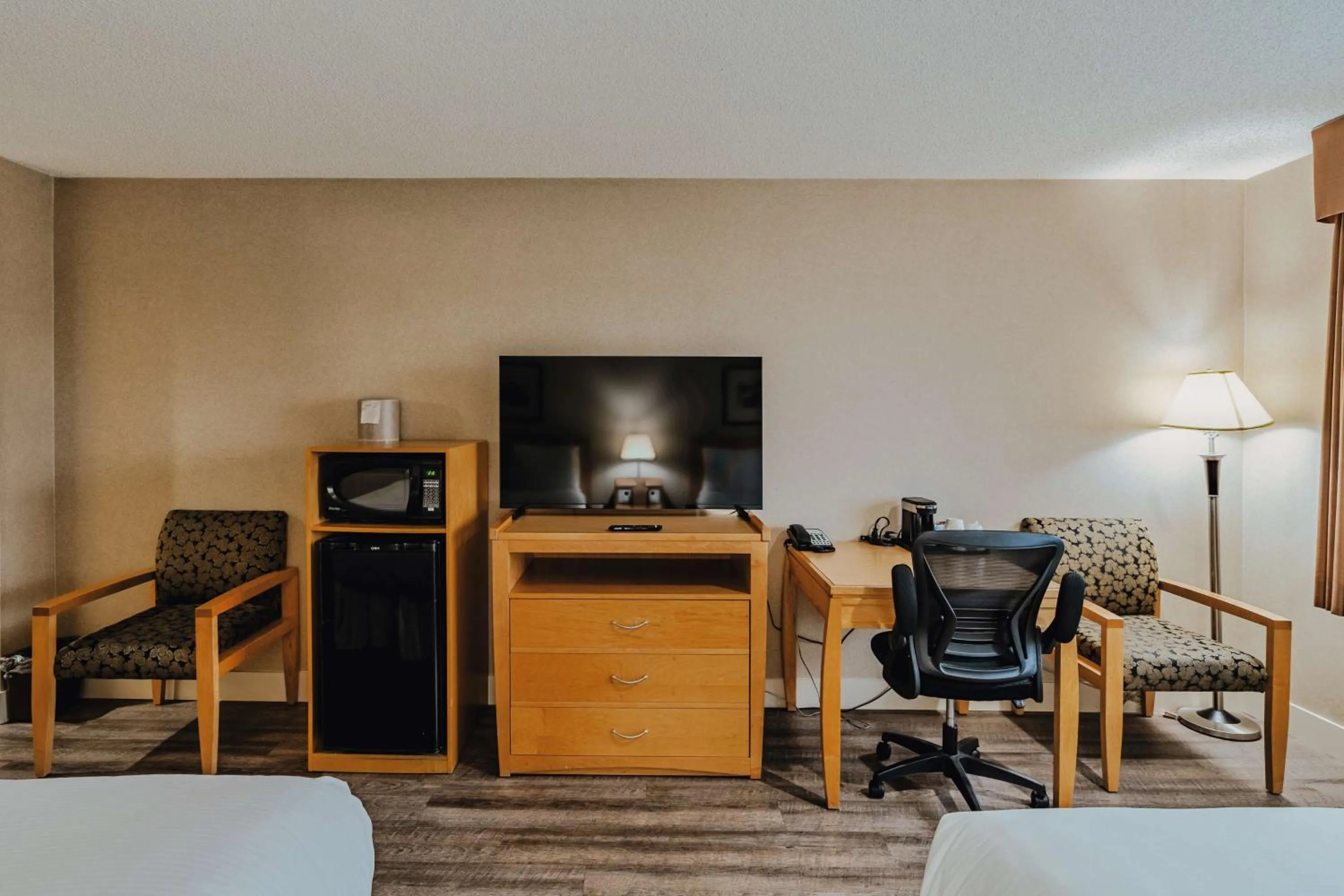 Bedroom in SureStay Plus by Best Western Coquitlam